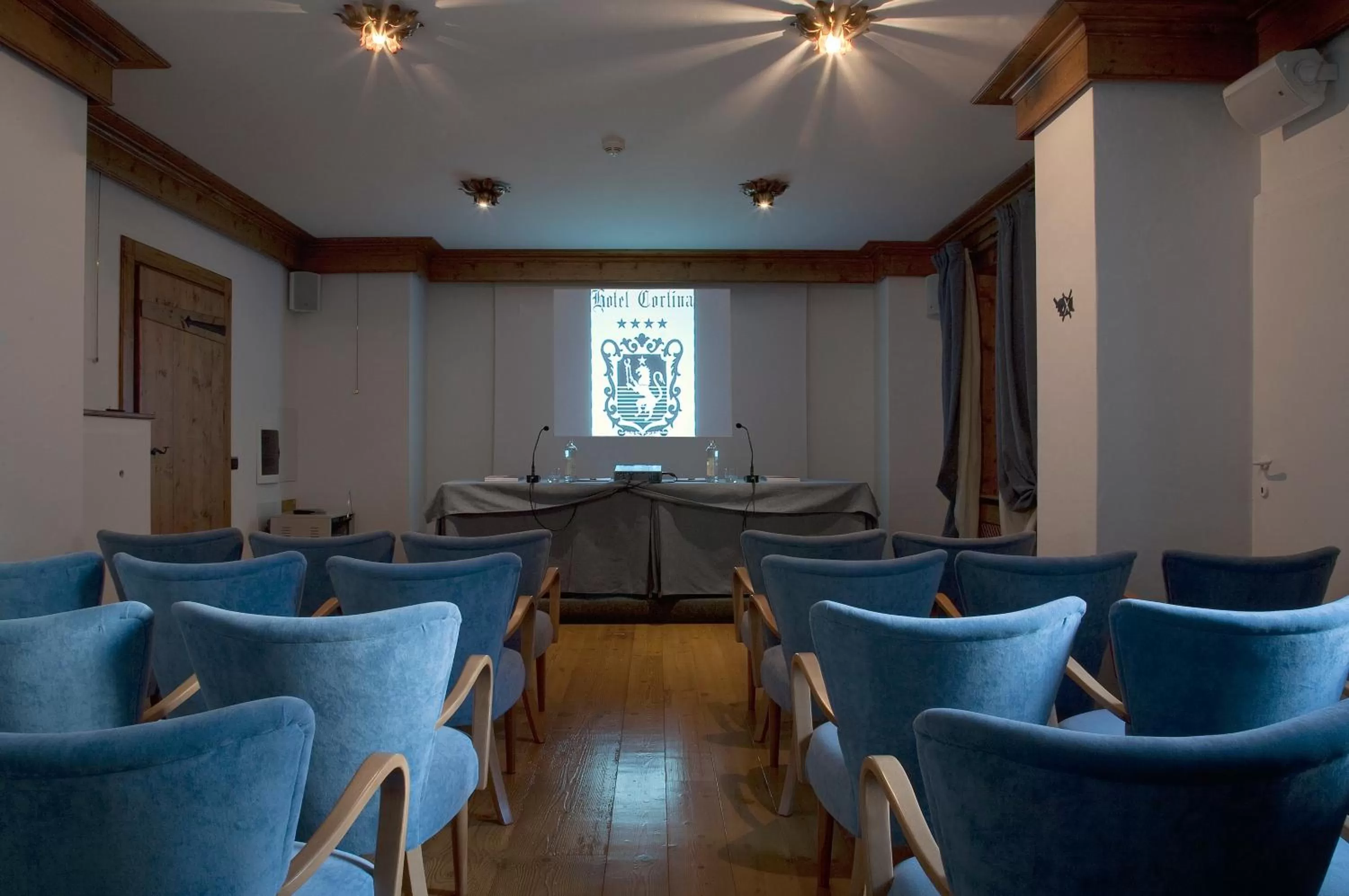 Business facilities in Hotel Cortina