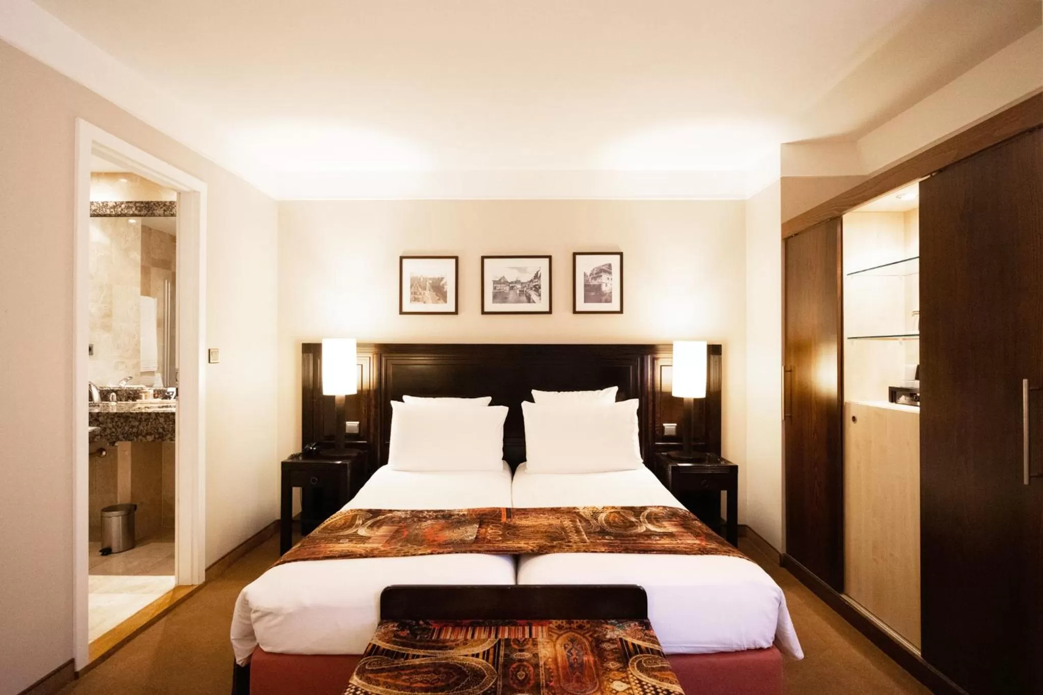 Bedroom, Bed in Hôtel Régent Contades