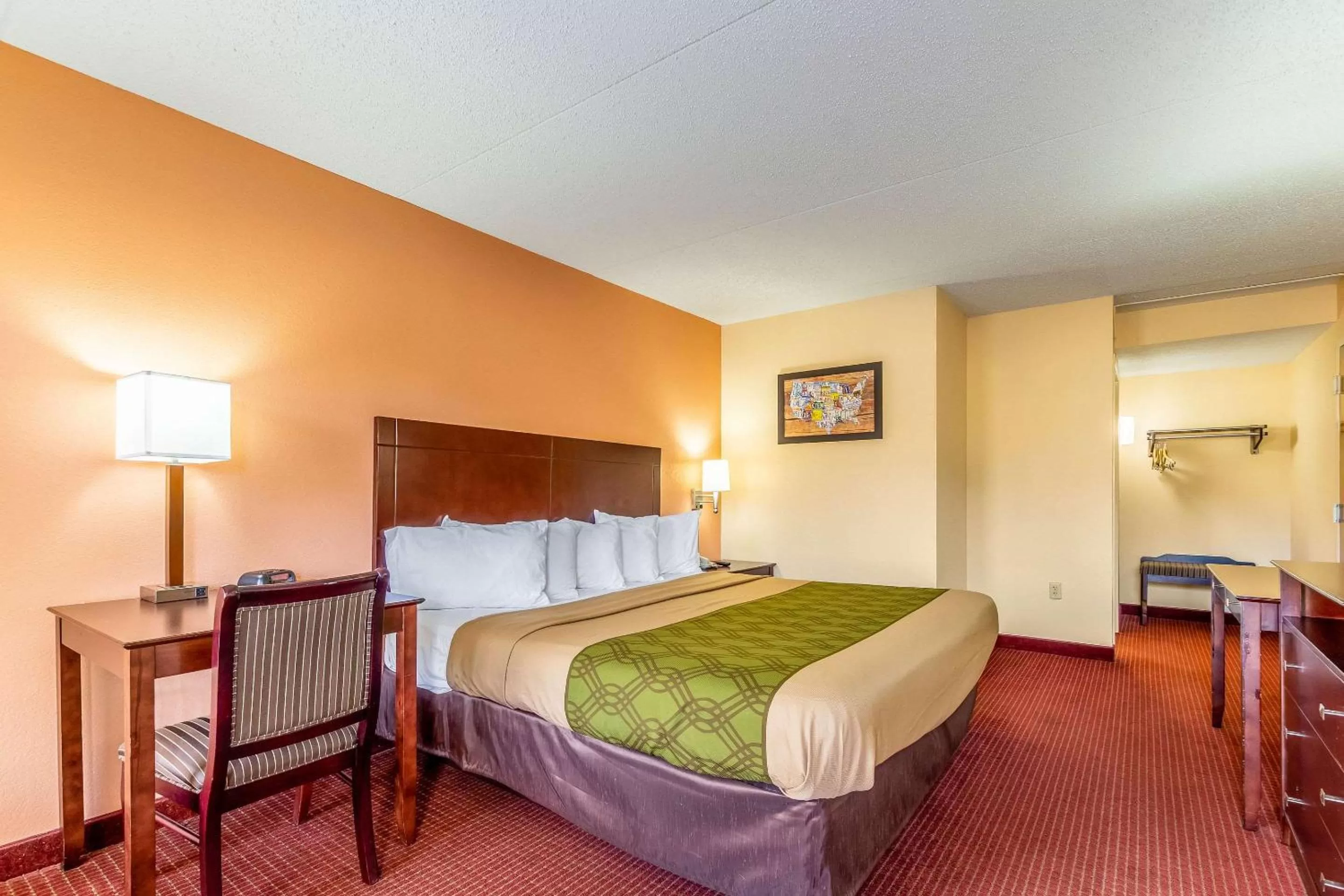 Photo of the whole room, Bed in Econo Lodge Rocky Top