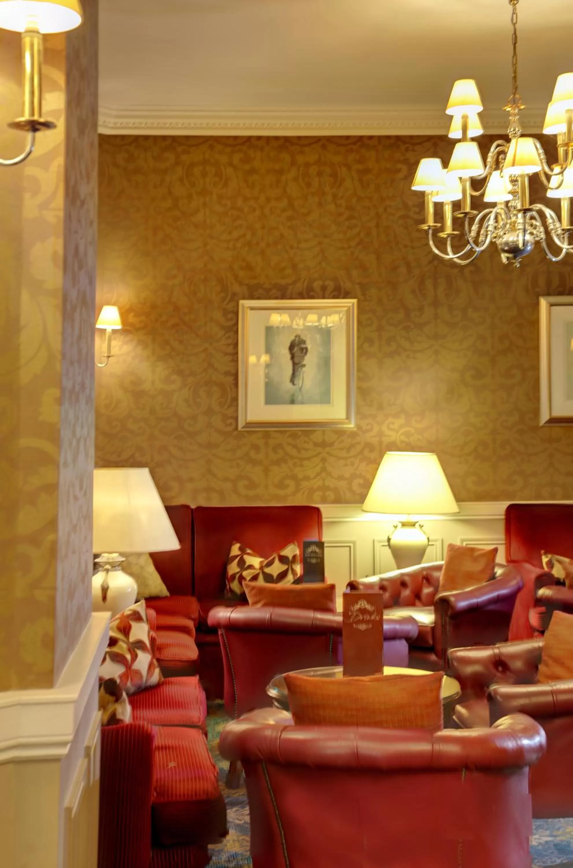 Lounge or bar in Norfolk Royale Hotel