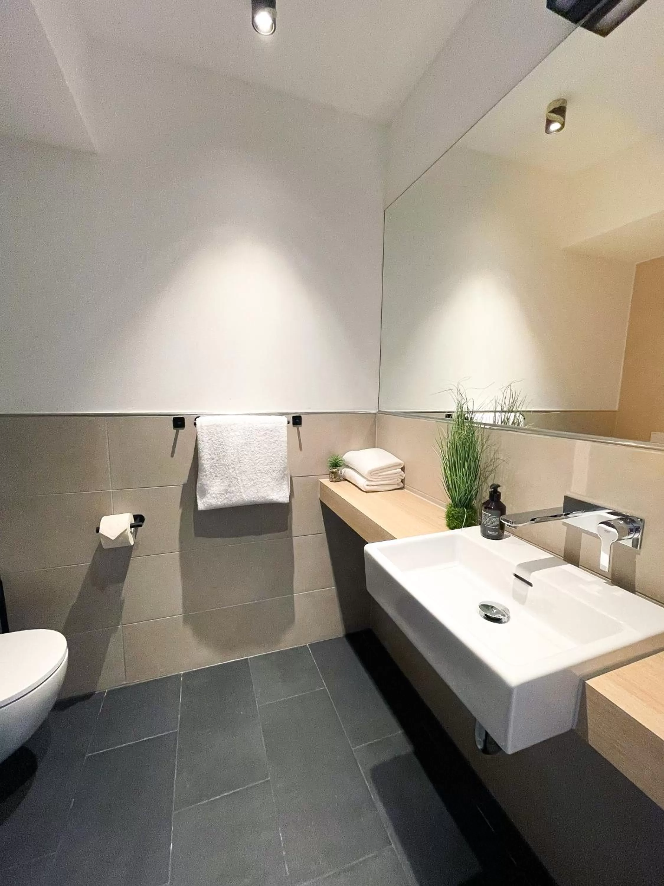 Bathroom in HOLI-Berlin Hotel