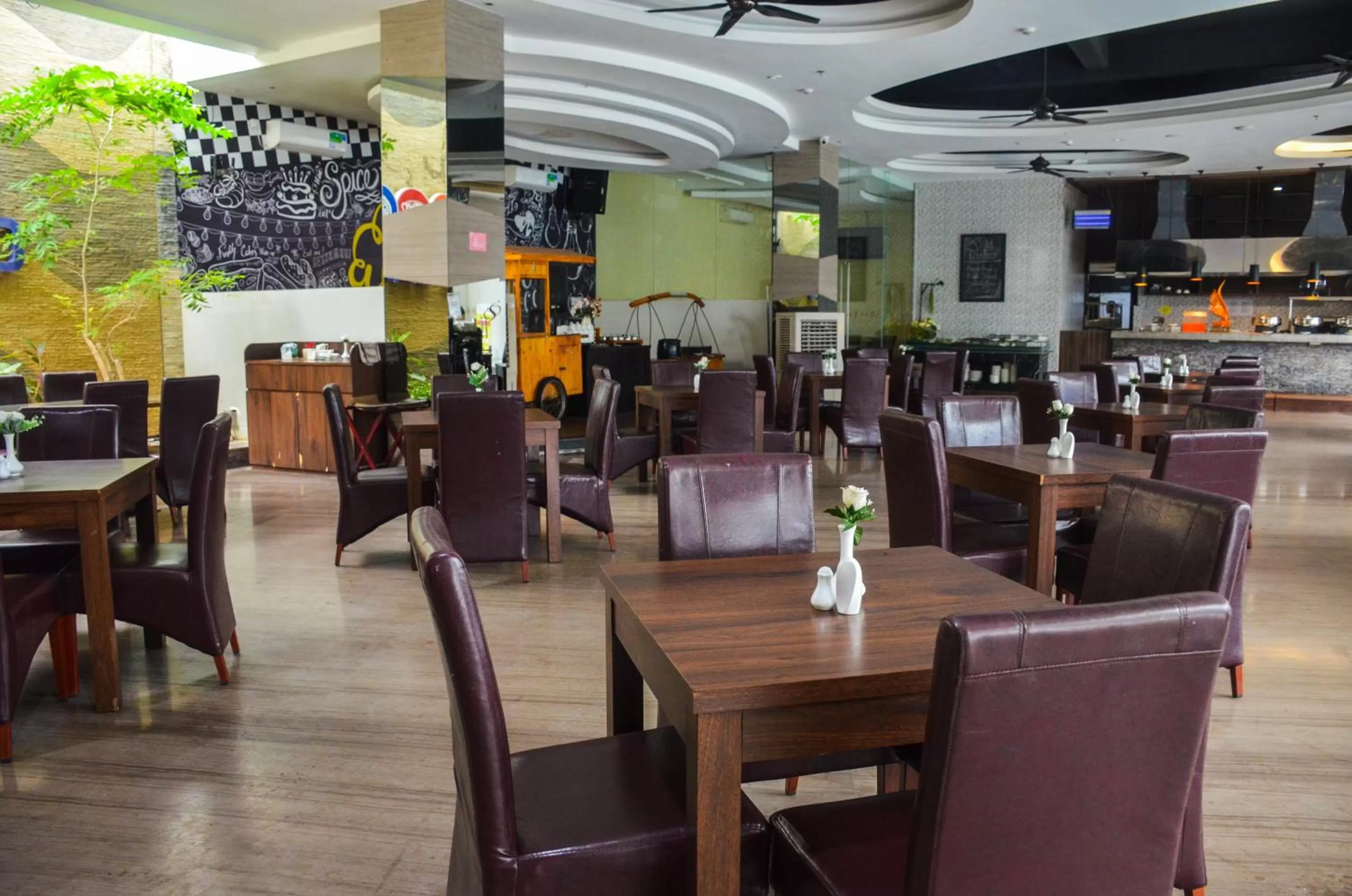 Restaurant/places to eat in Sahid Batam Center Hotel and Convention