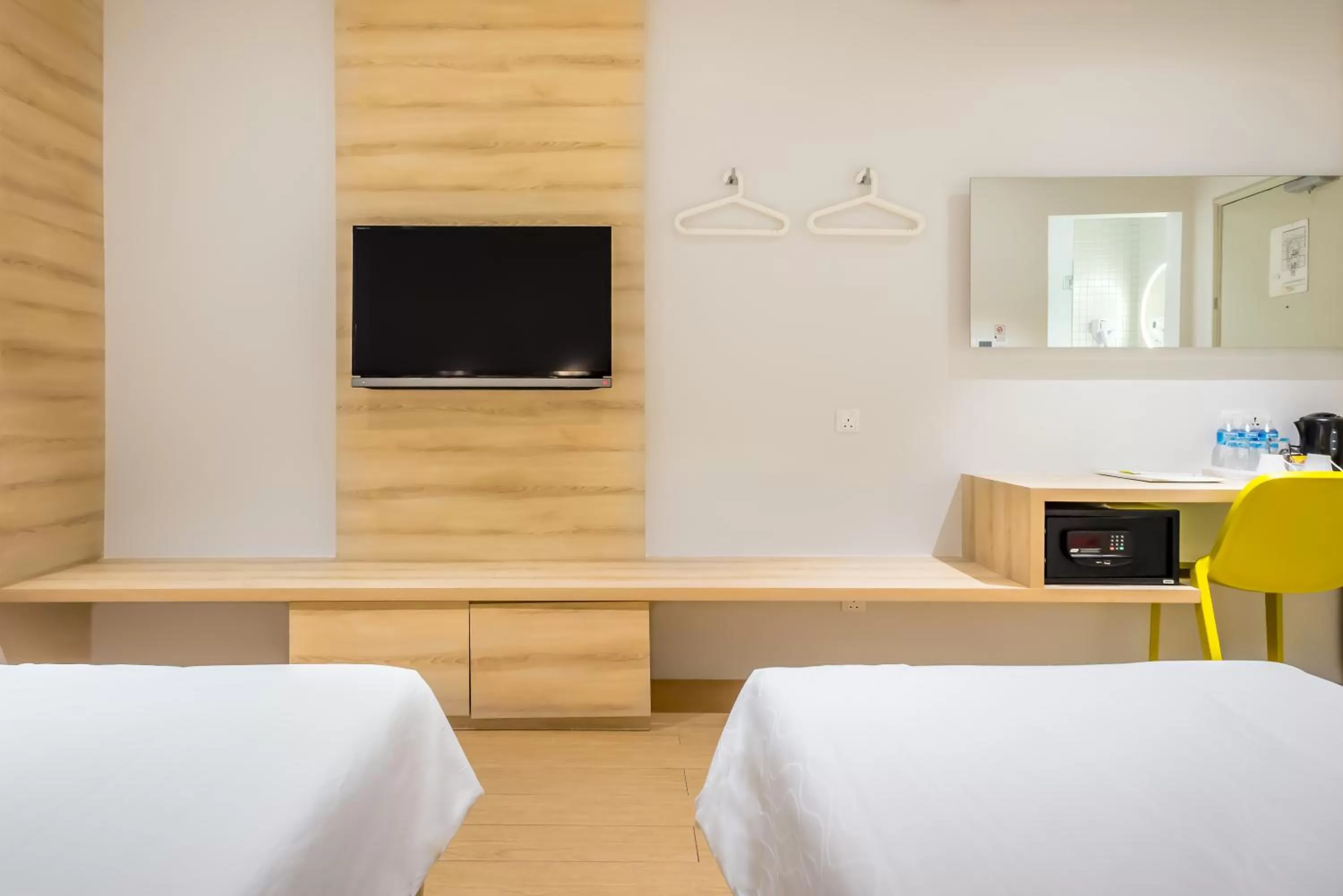 Bedroom, Bed in Summer View Hotel