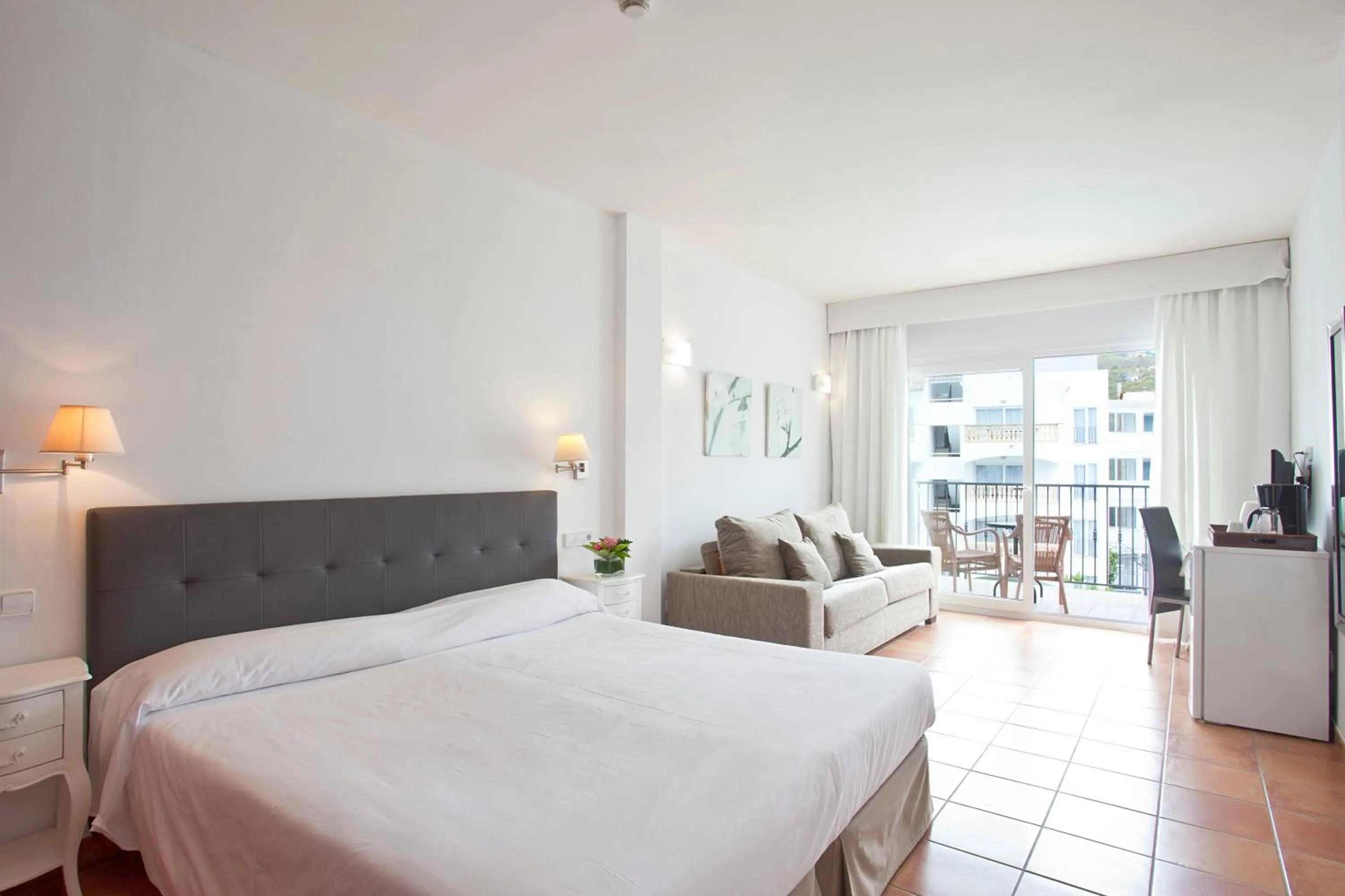 Bed in Hotel La Pergola Mallorca