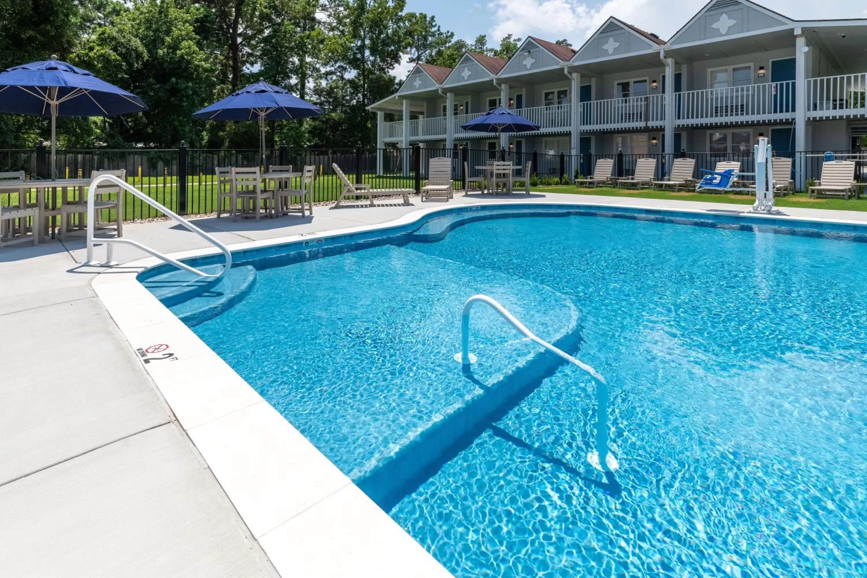 Swimming pool in Hotel Manteo, Trademark Collection by Wyndham