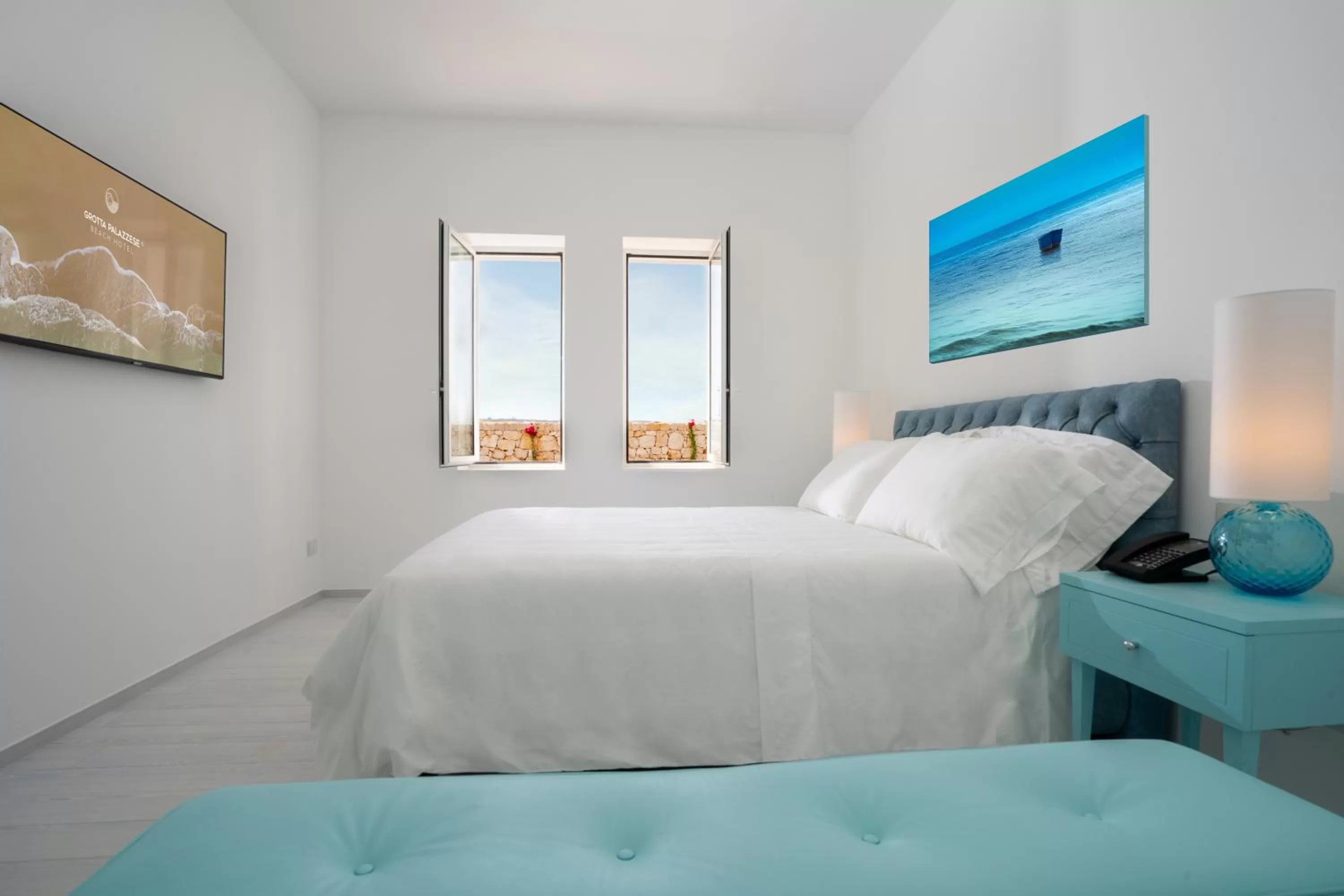 Bed in Grotta Palazzese Beach Hotel