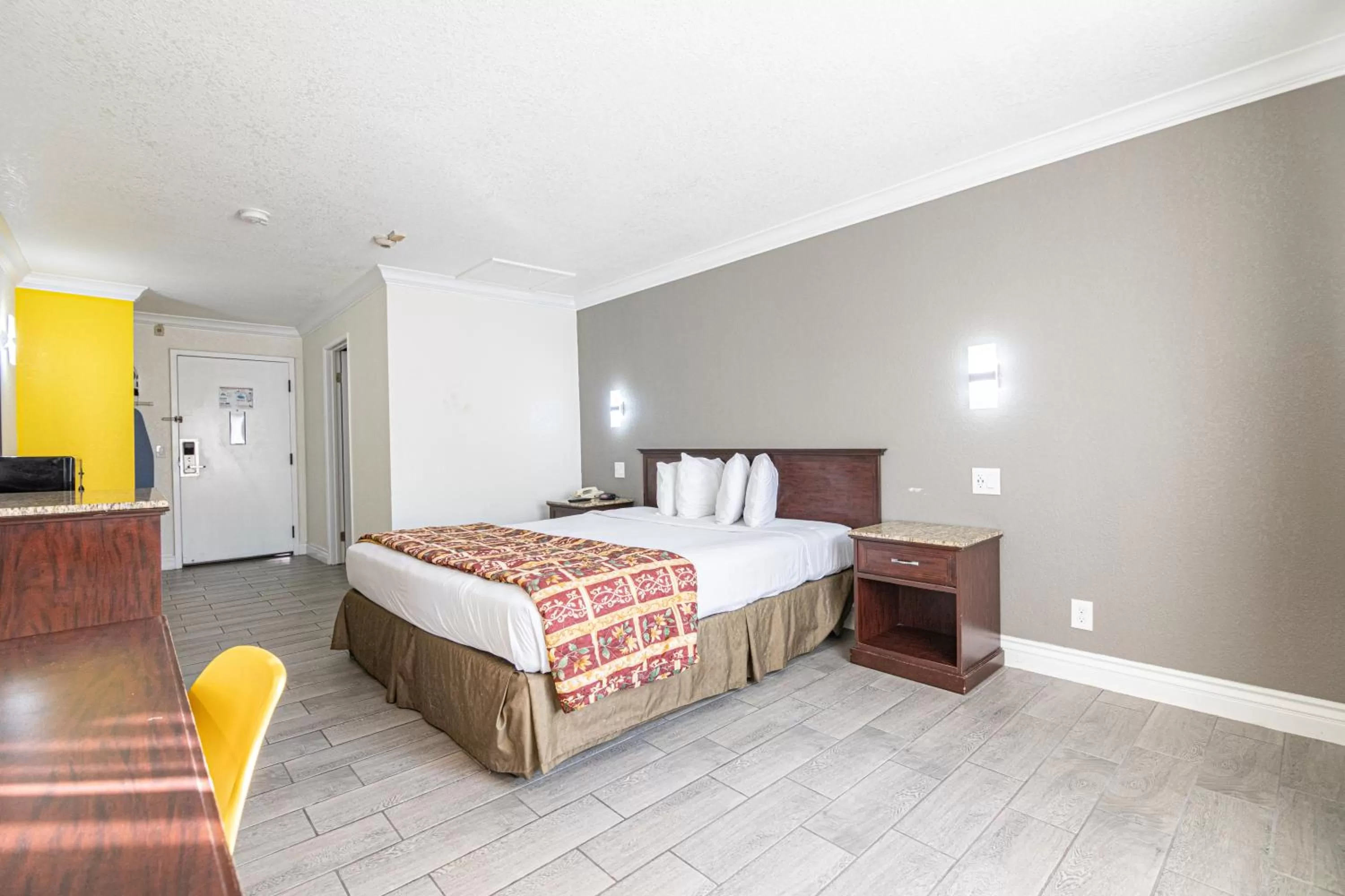 Photo of the whole room, Bed in Hospitality Inn