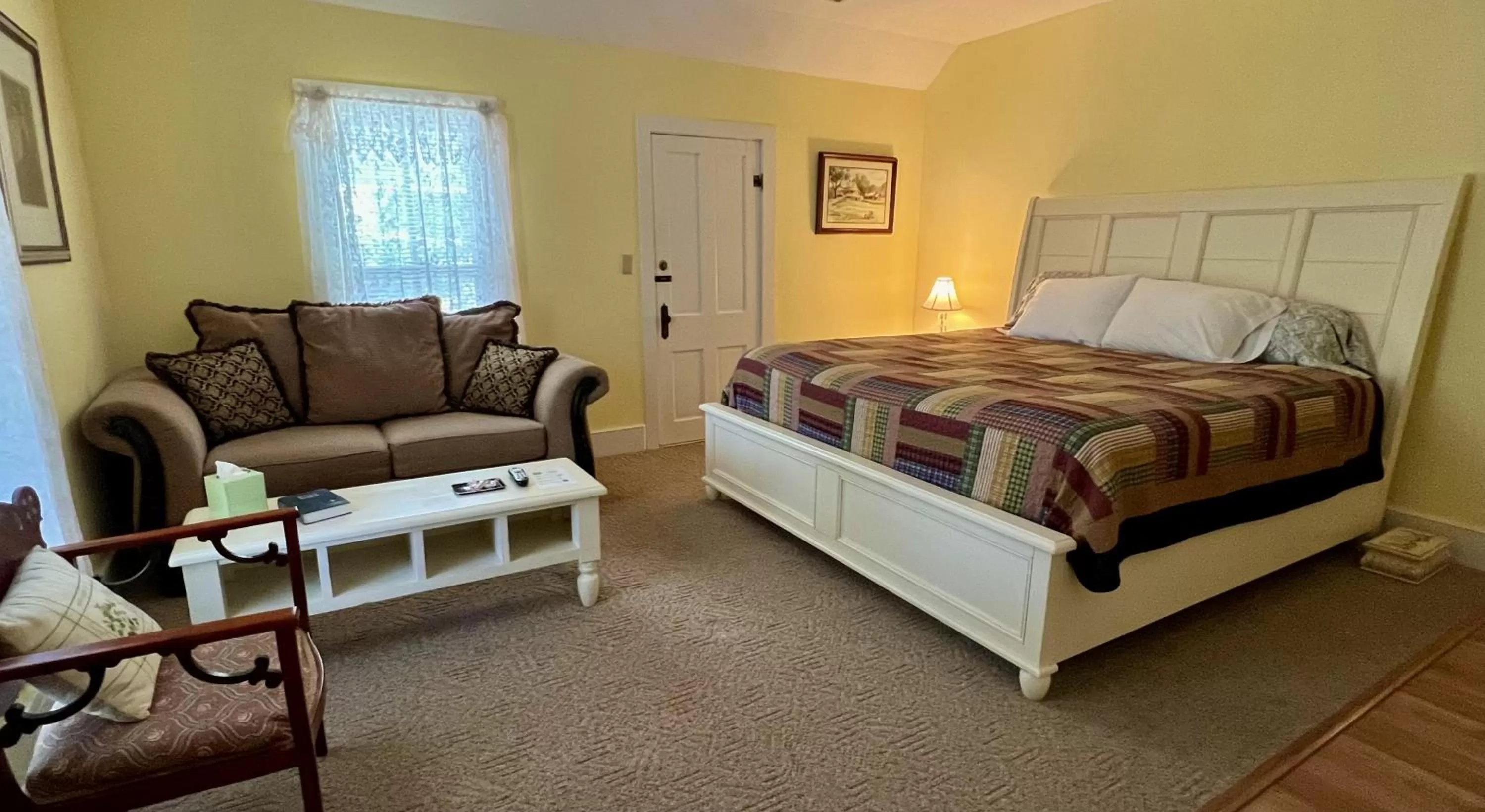 Photo of the whole room, Bed in Ozark Country Inn