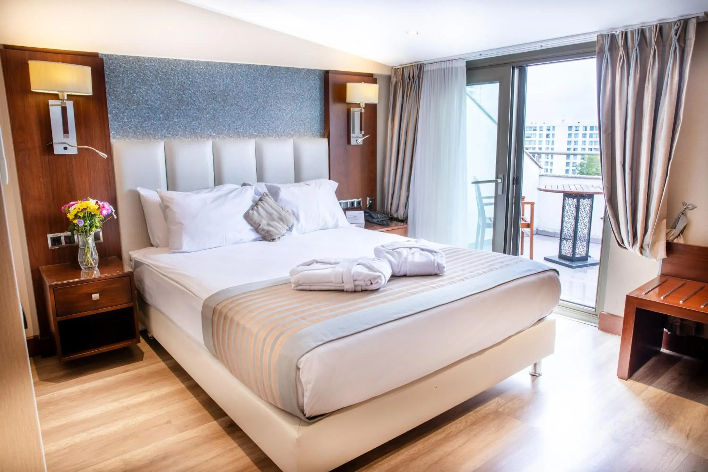 Queen Room with Balcony in Grand Aras Hotel & Suites Queen Room with Balcony in Grand Aras Hotel & Suites