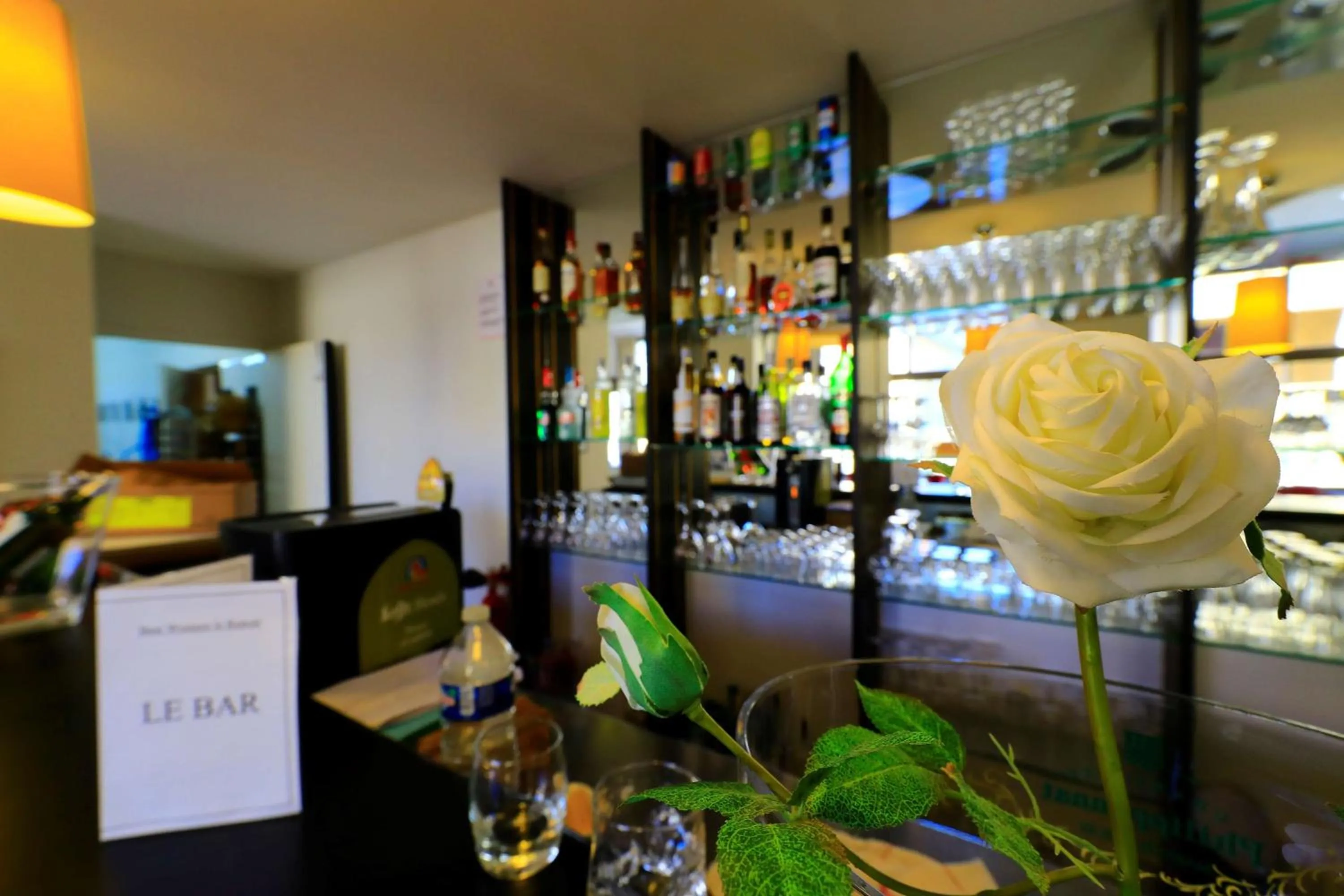 Lounge or bar in Hotel Le Renoir