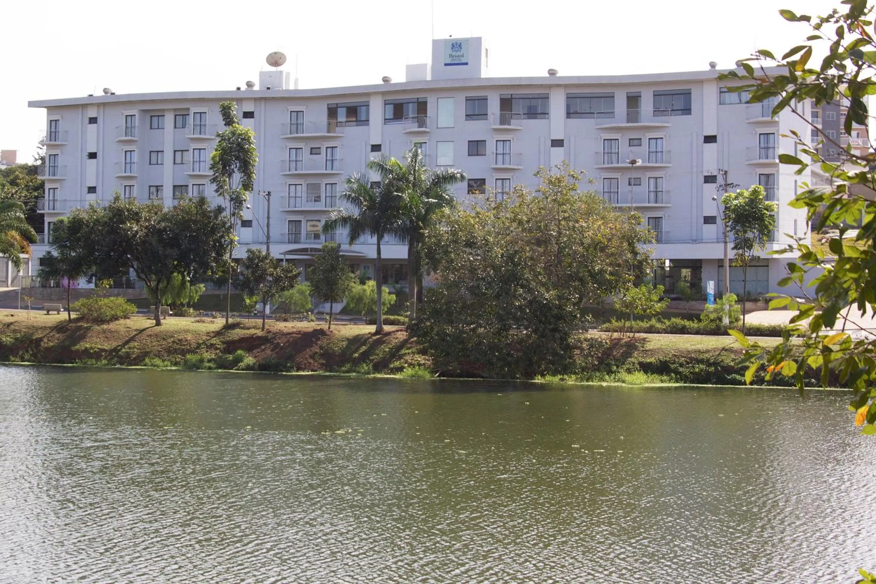 Facade/entrance in Bristol Zaniboni Mogi Mirim