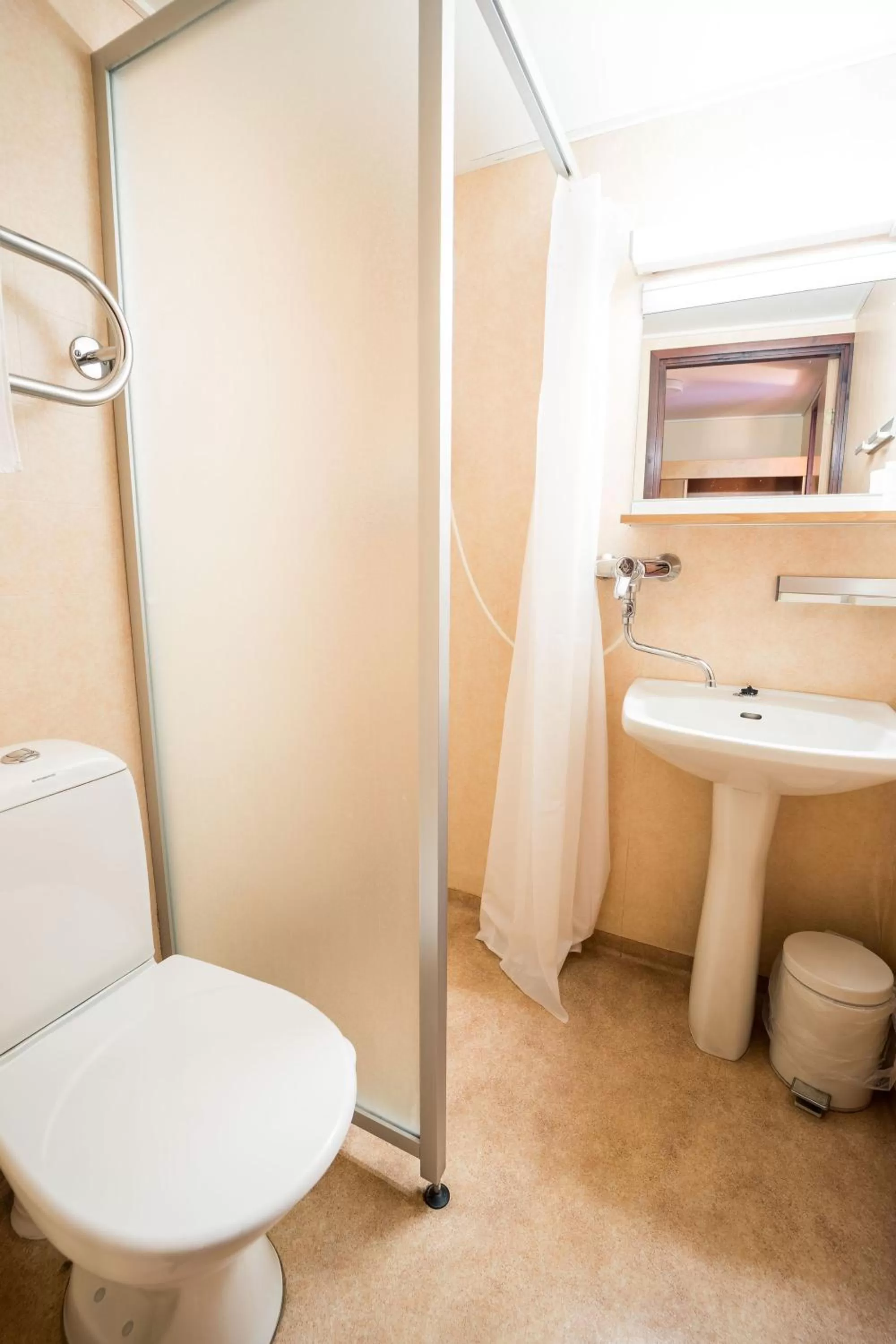 Bathroom in Budget Hotel Raahe