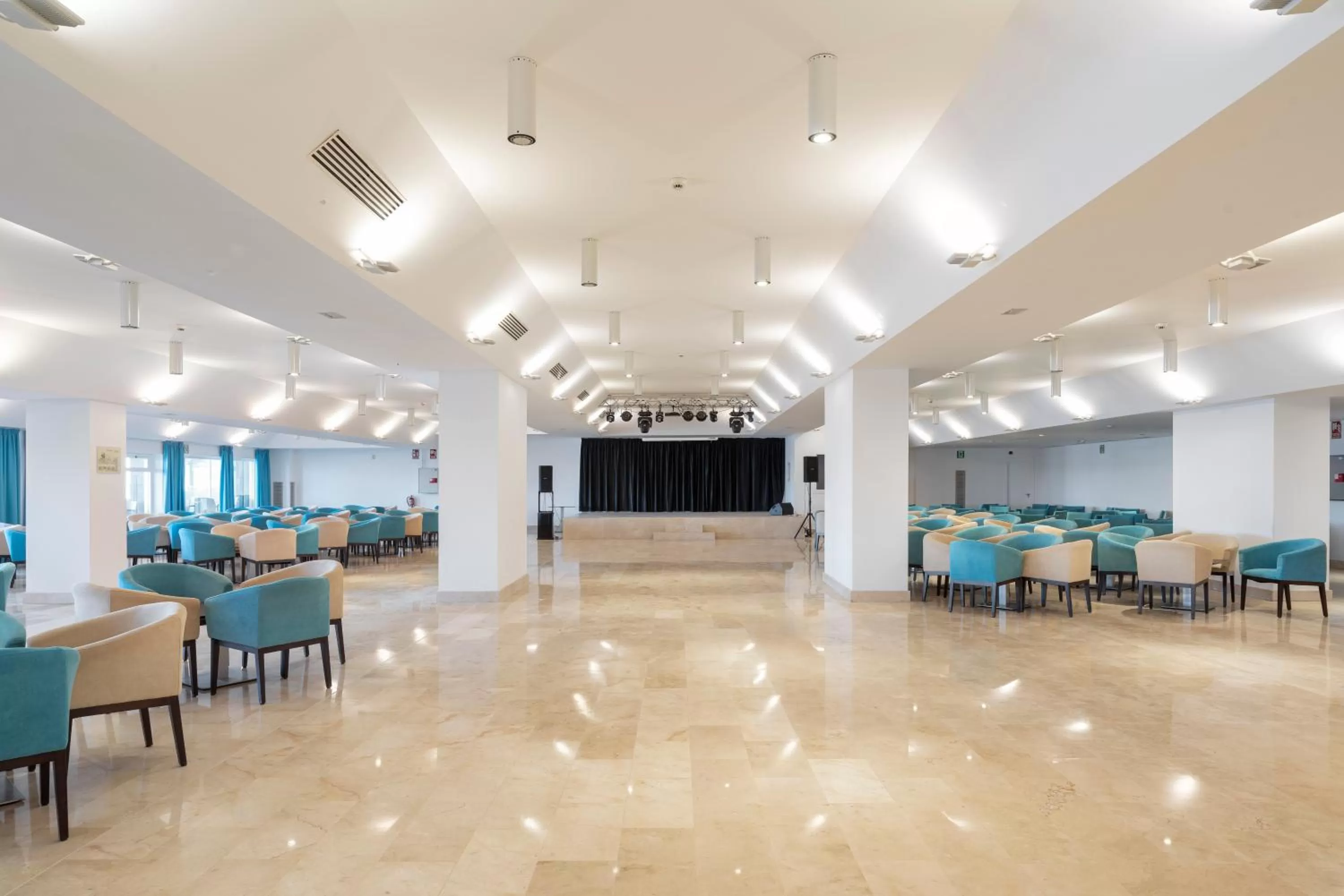 Lounge or bar in AluaSun Doblemar