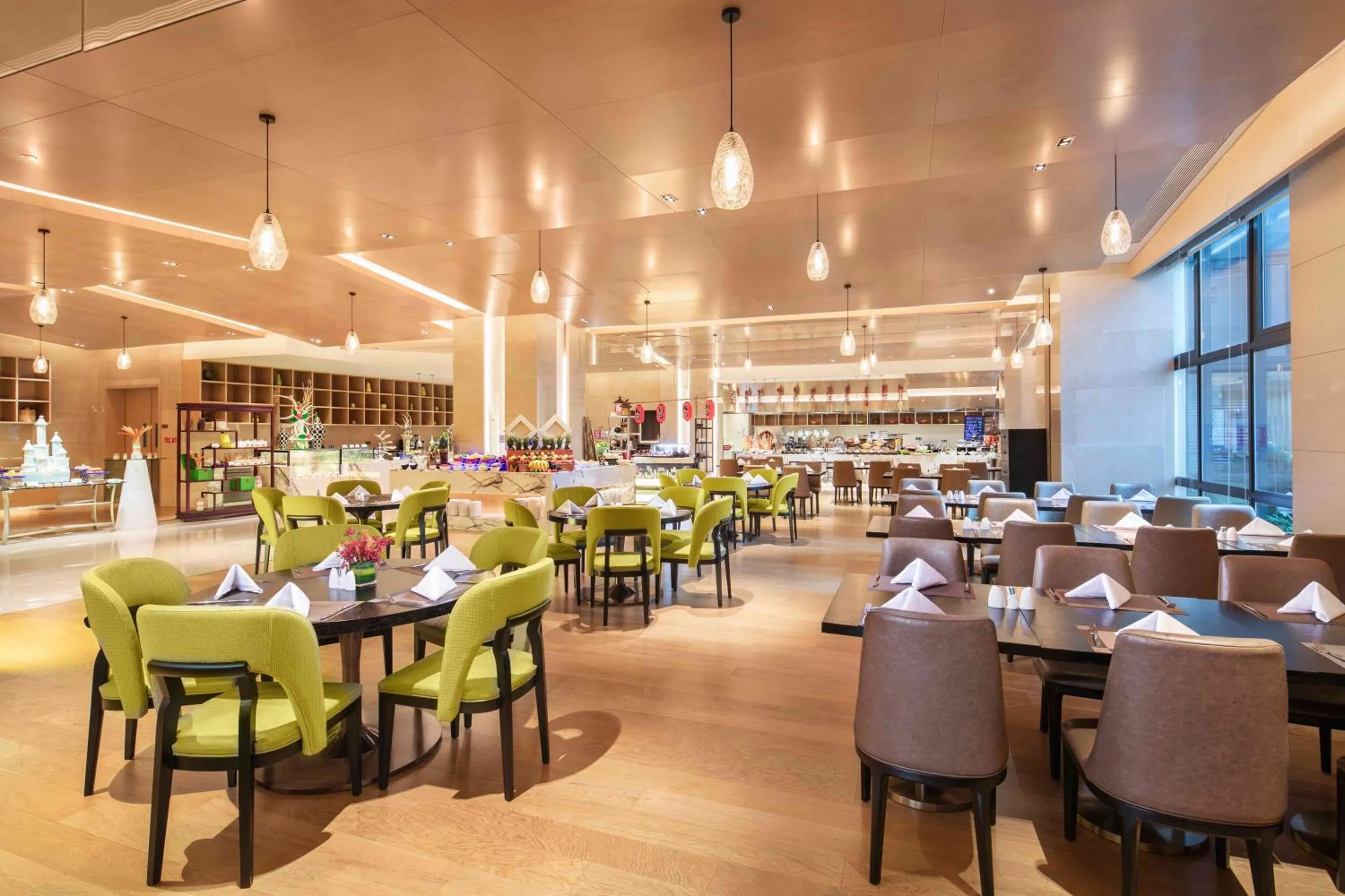 Restaurant/places to eat in Holiday Inn Chongqing University Town by IHG