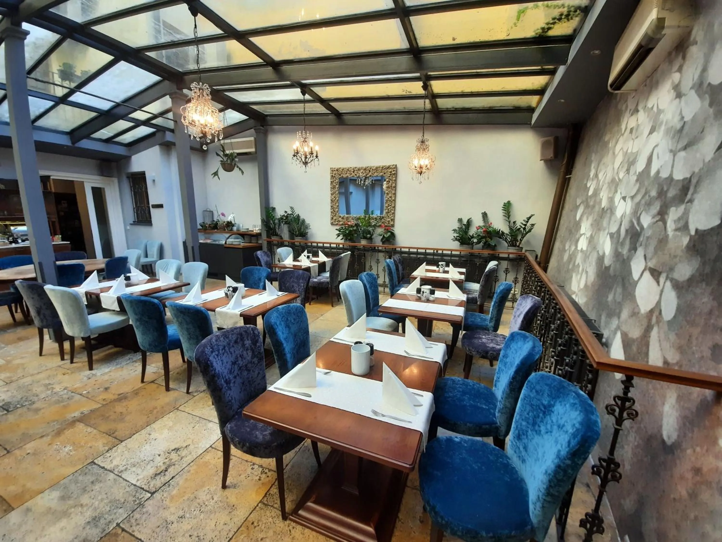 Restaurant/places to eat in Antik Hotel Prague