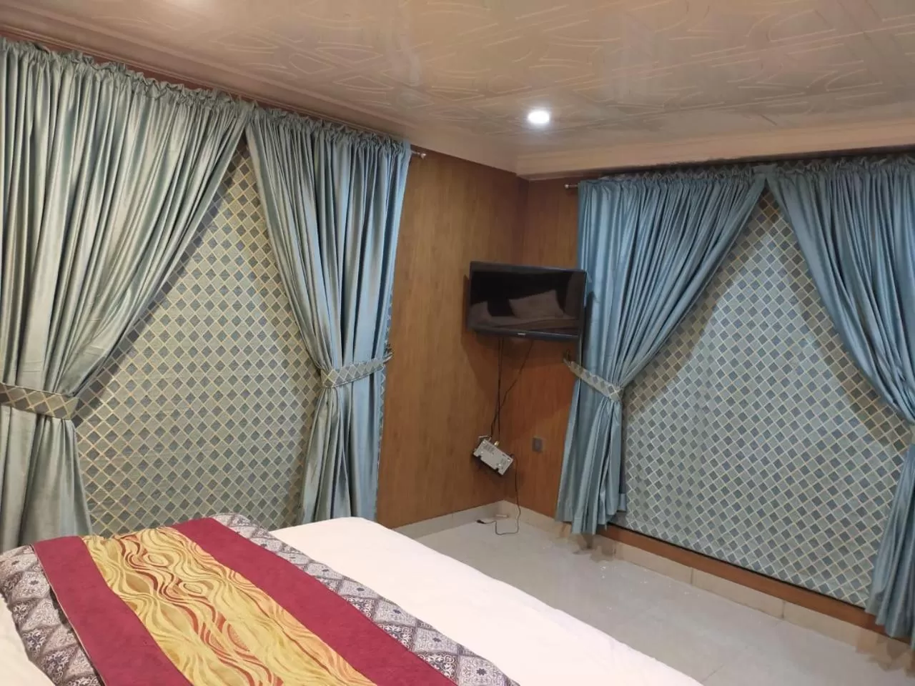 Photo of the whole room, TV/Entertainment Center in Shagufta Royal Hotel Murree