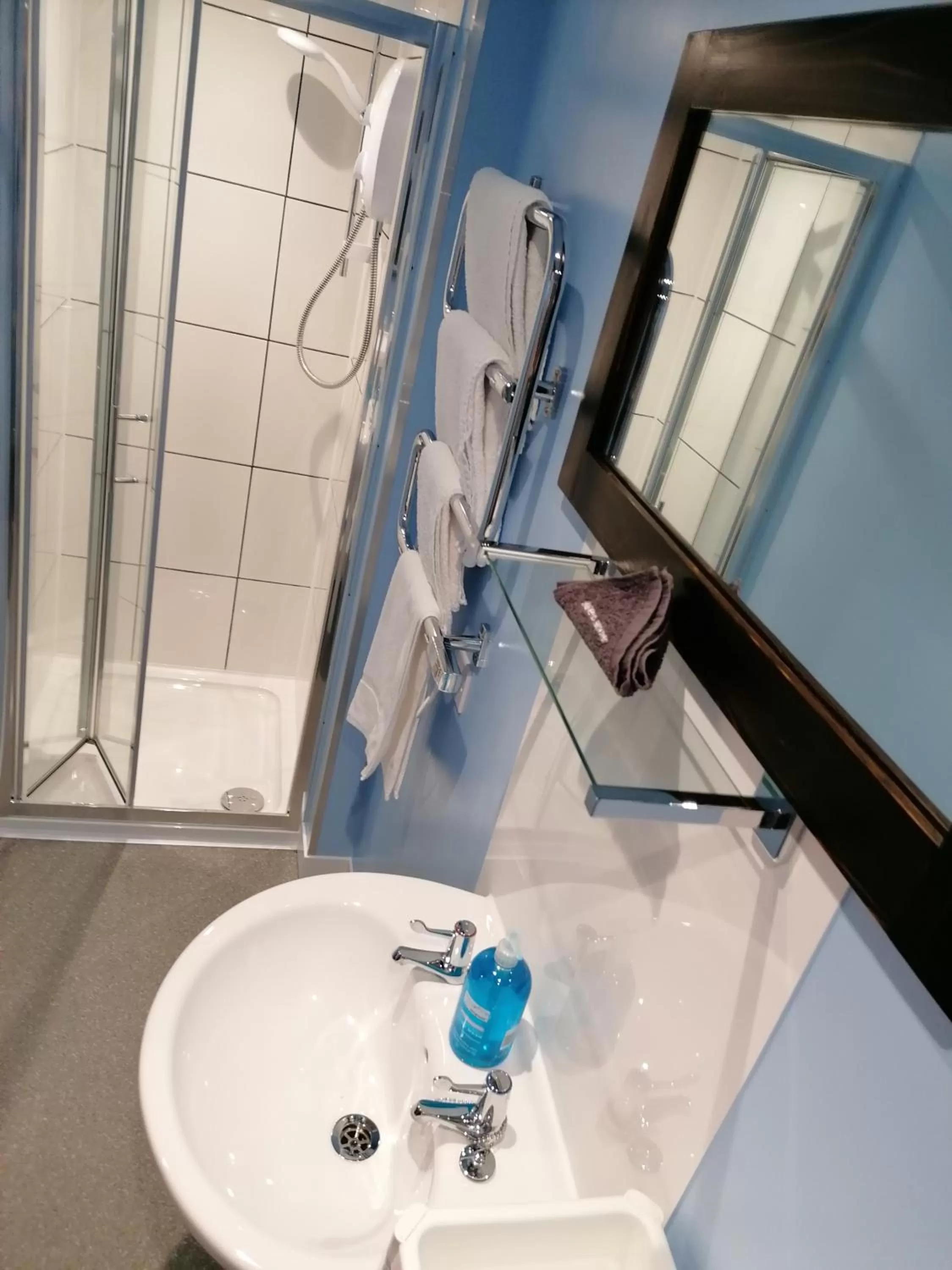 Shower in Pensalda Guest House