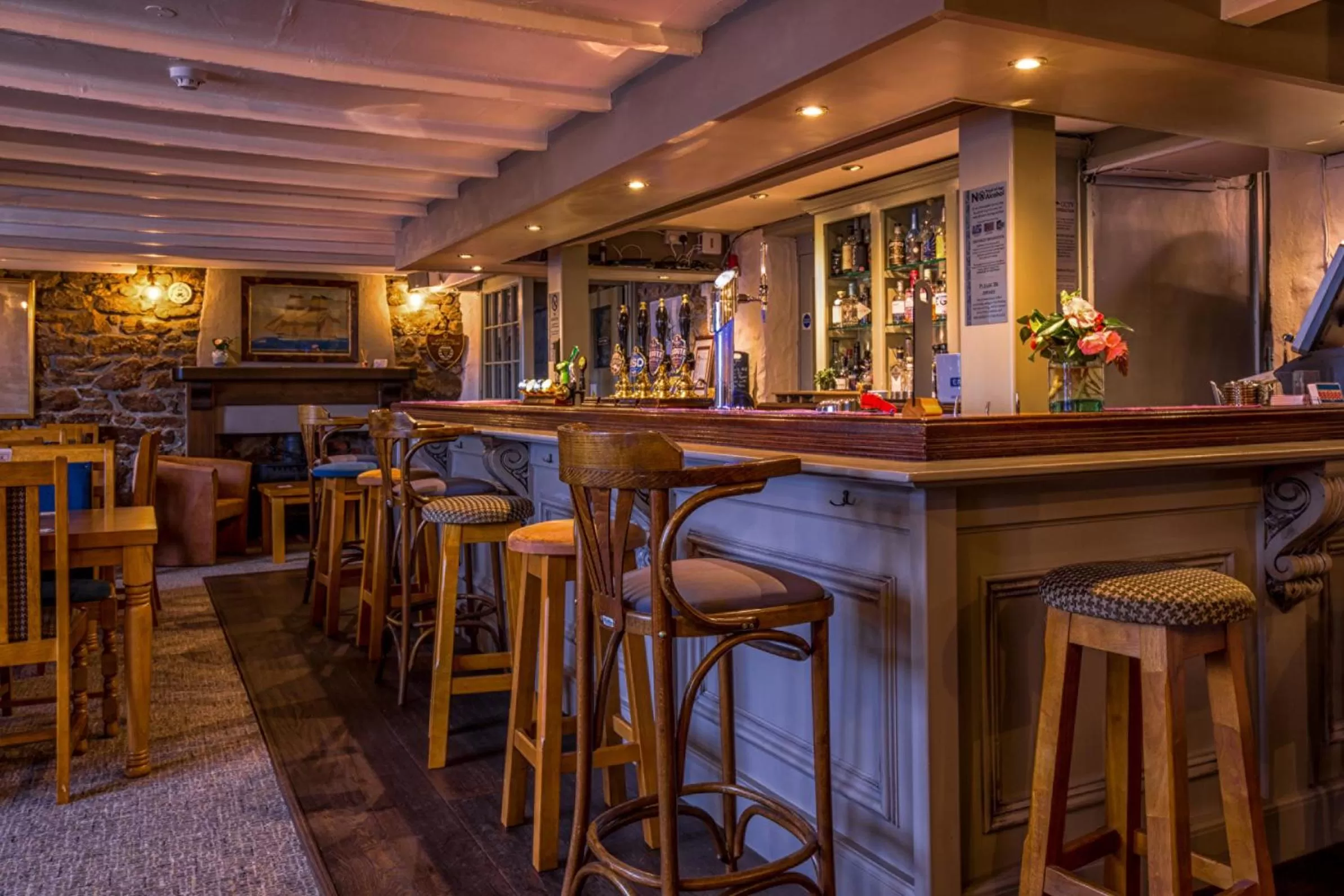 Restaurant/places to eat, Lounge/Bar in Kings Arms
