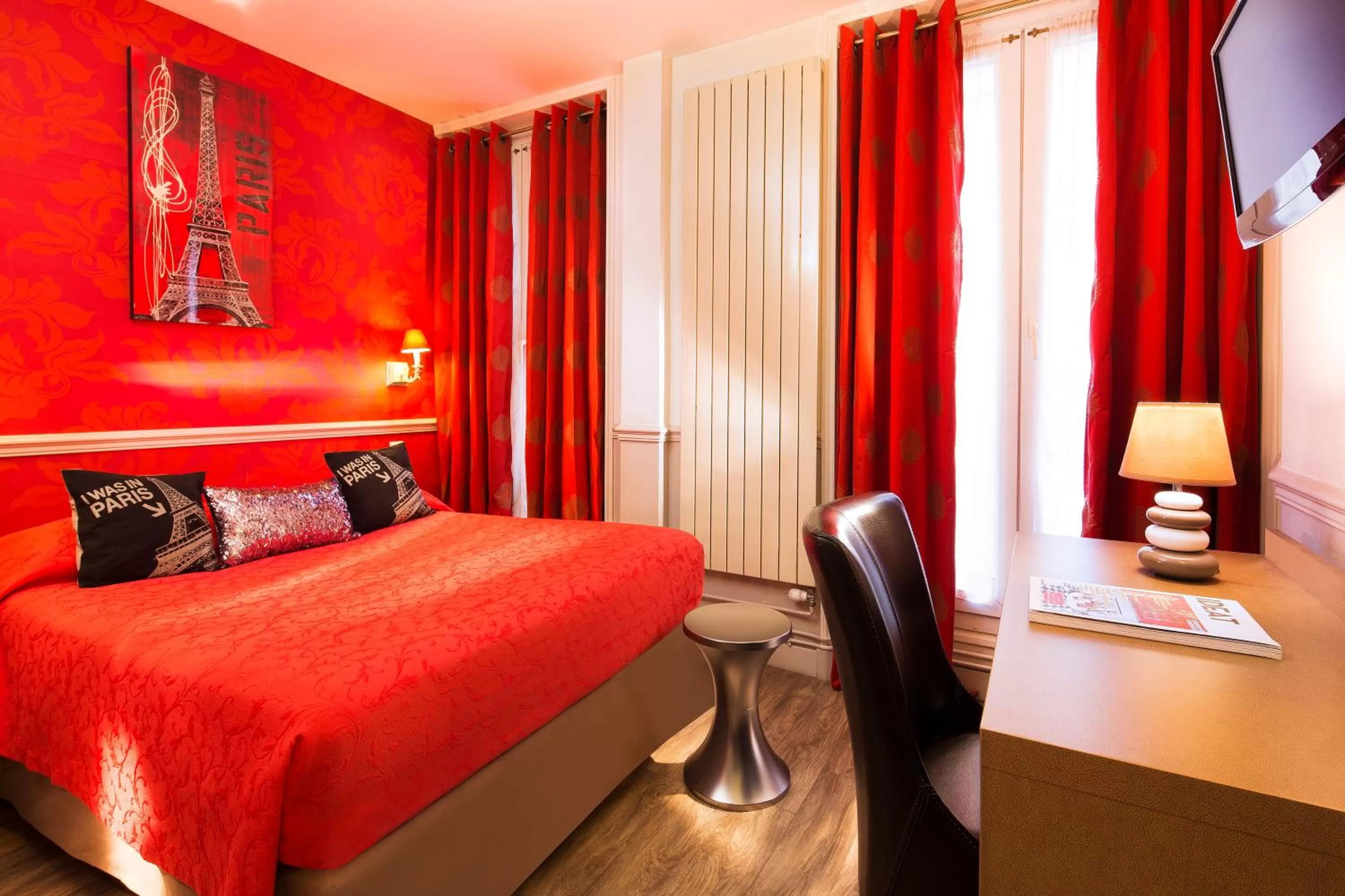 Bedroom, Bed in Hotel De La Cite Rougemont