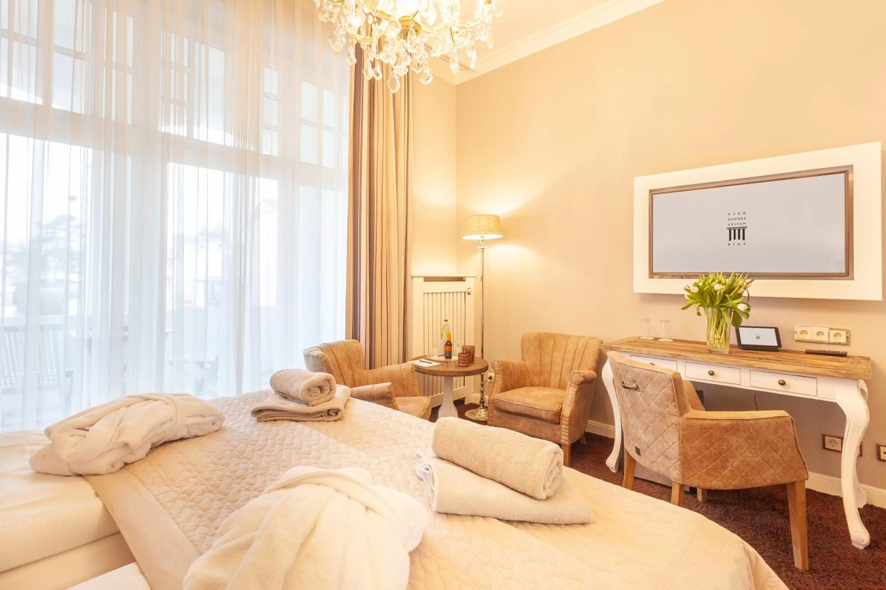 TV and multimedia, Bed in Hotel Vier Jahreszeiten Binz