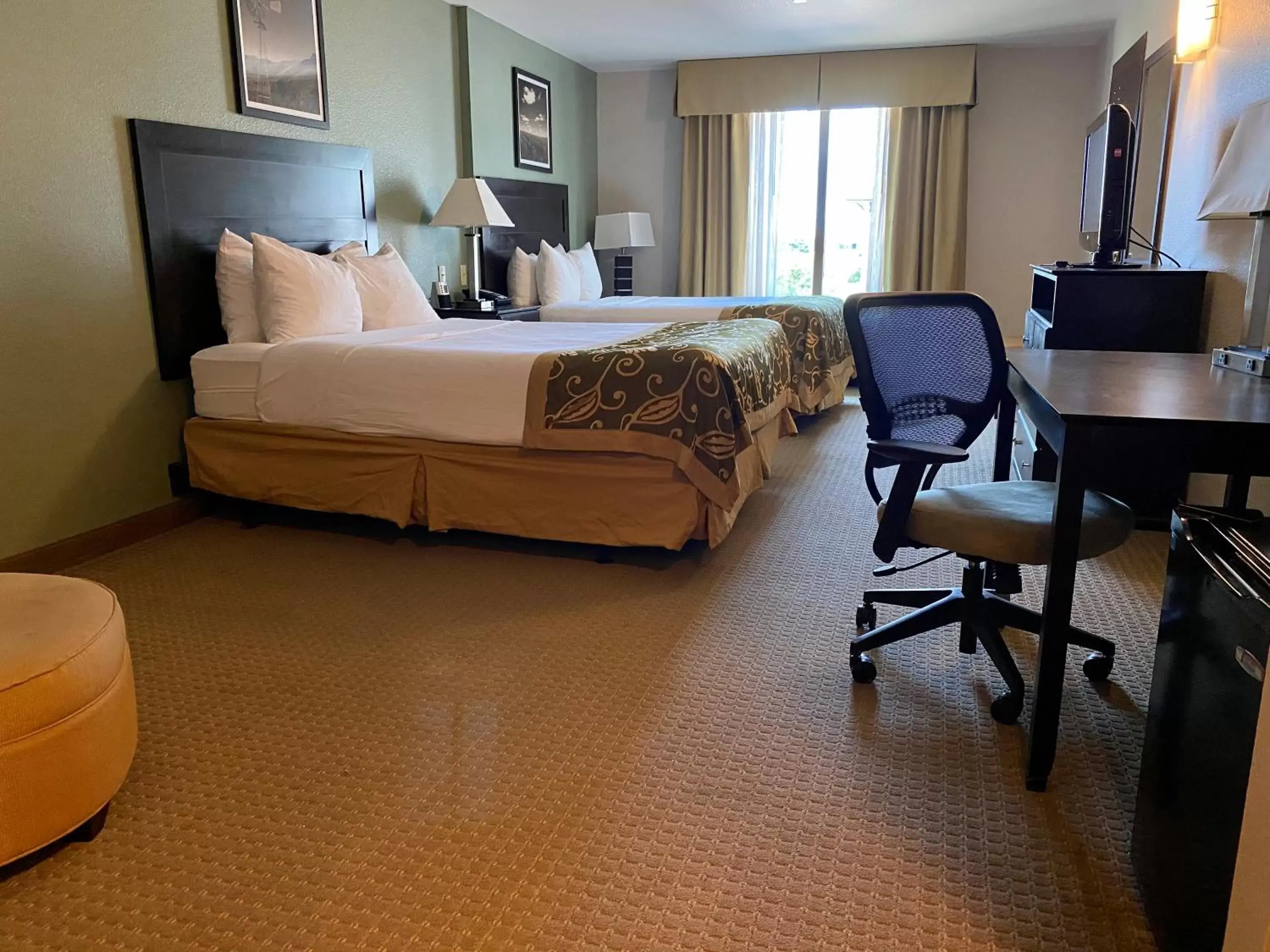 Queen Room with Two Queen Beds and Bath Tub - Mobility/Hearing Accessible - Non-Smoking in Wingate By Wyndham Frisco Queen Room with Two Queen Beds and Bath Tub - Mobility/Hearing Accessible - Non-Smoking in Wingate By Wyndham Frisco