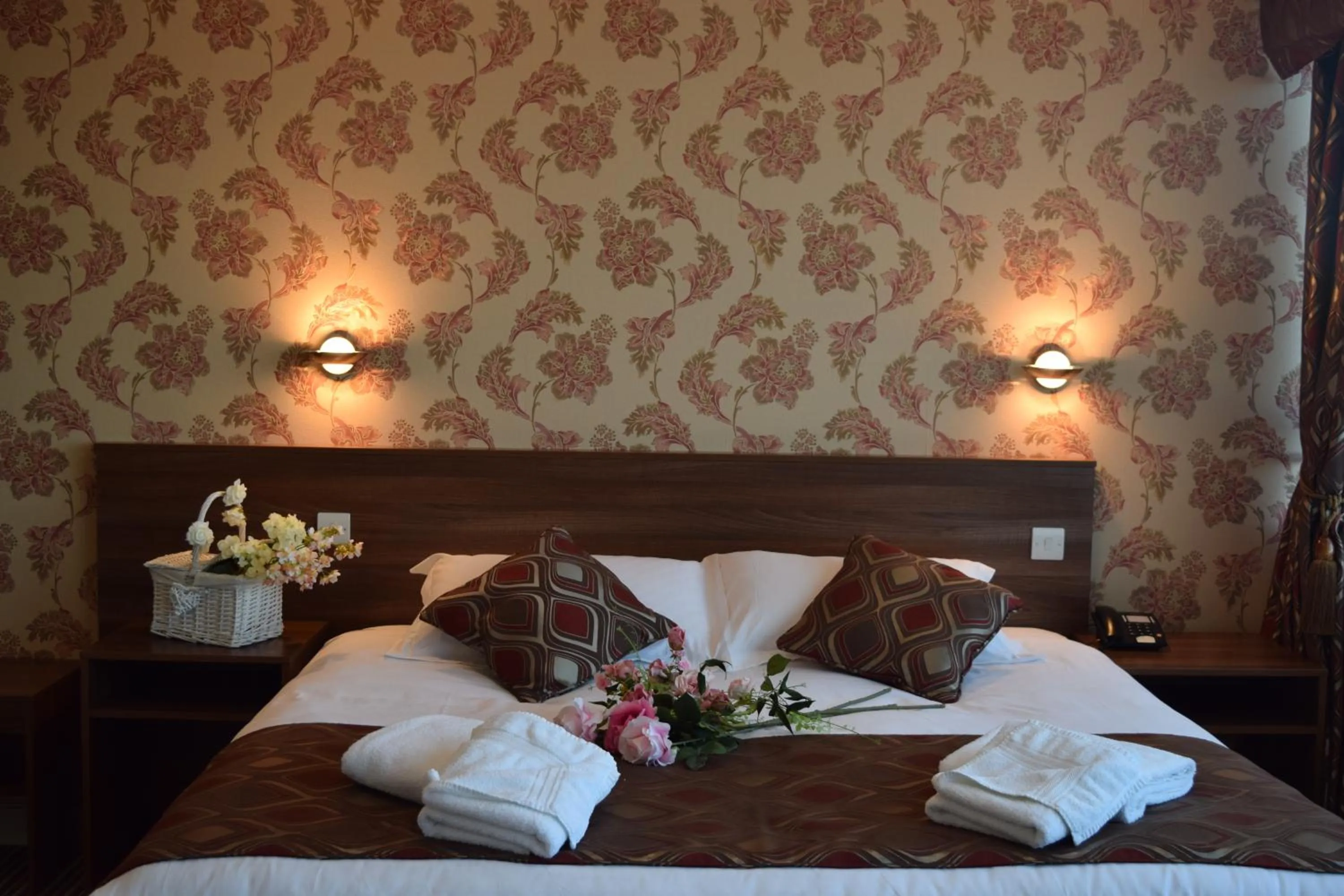 Bed in OYO Star Anglia Hotel