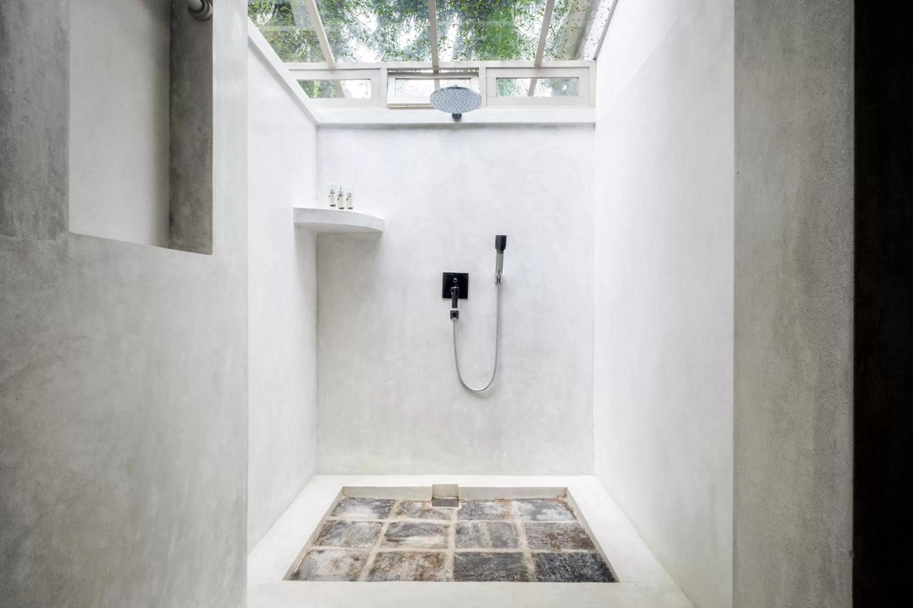 Shower in Satin Doll