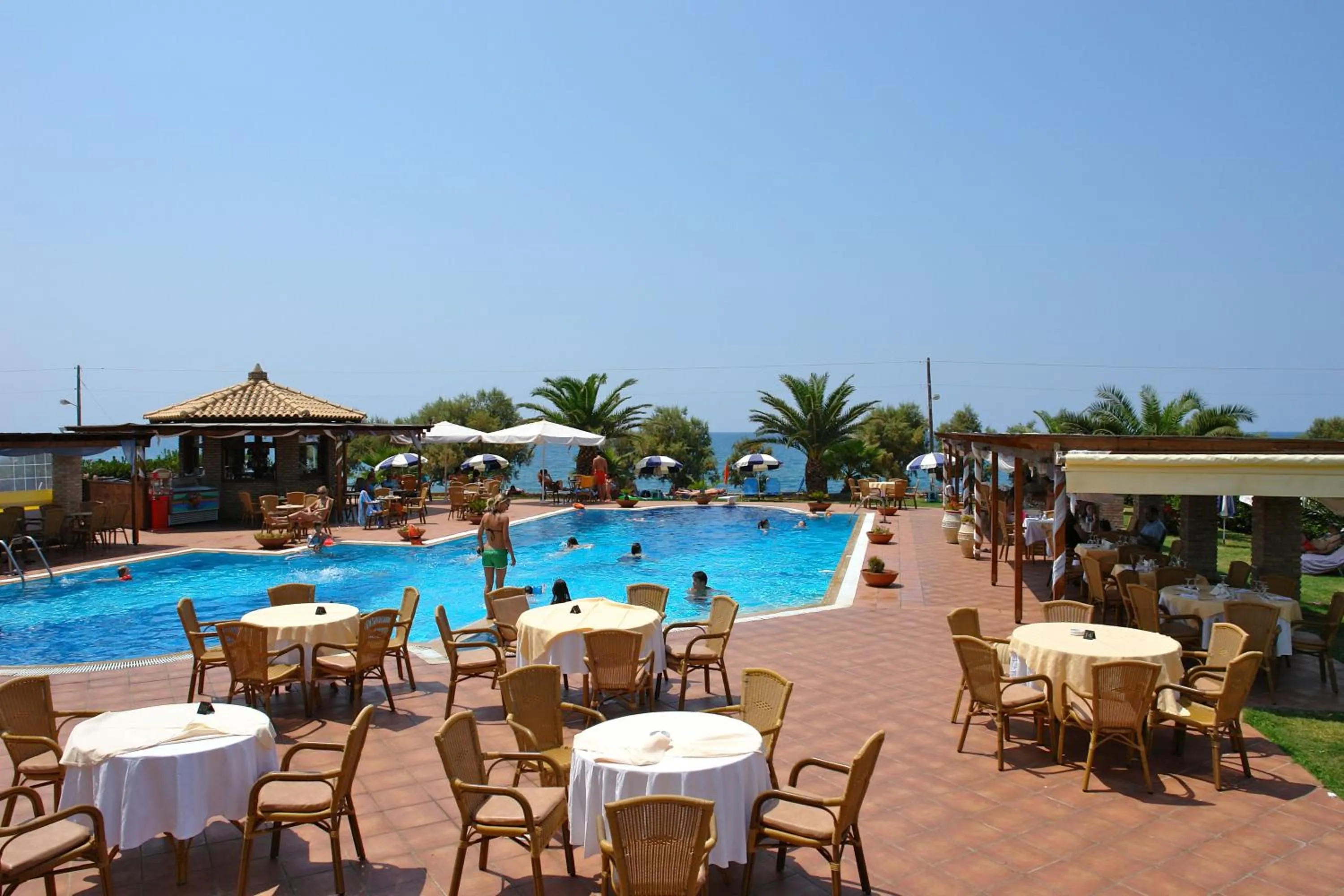 Restaurant/places to eat in Hotel Oasis