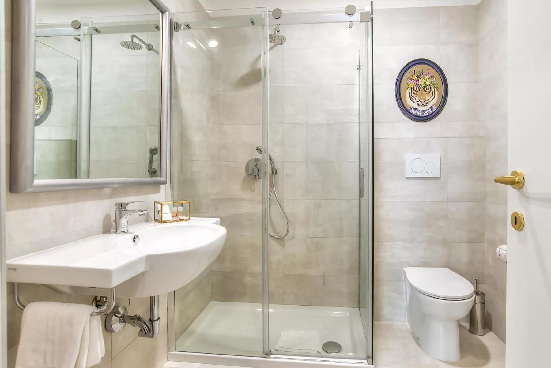 Shower in Hotel Paba