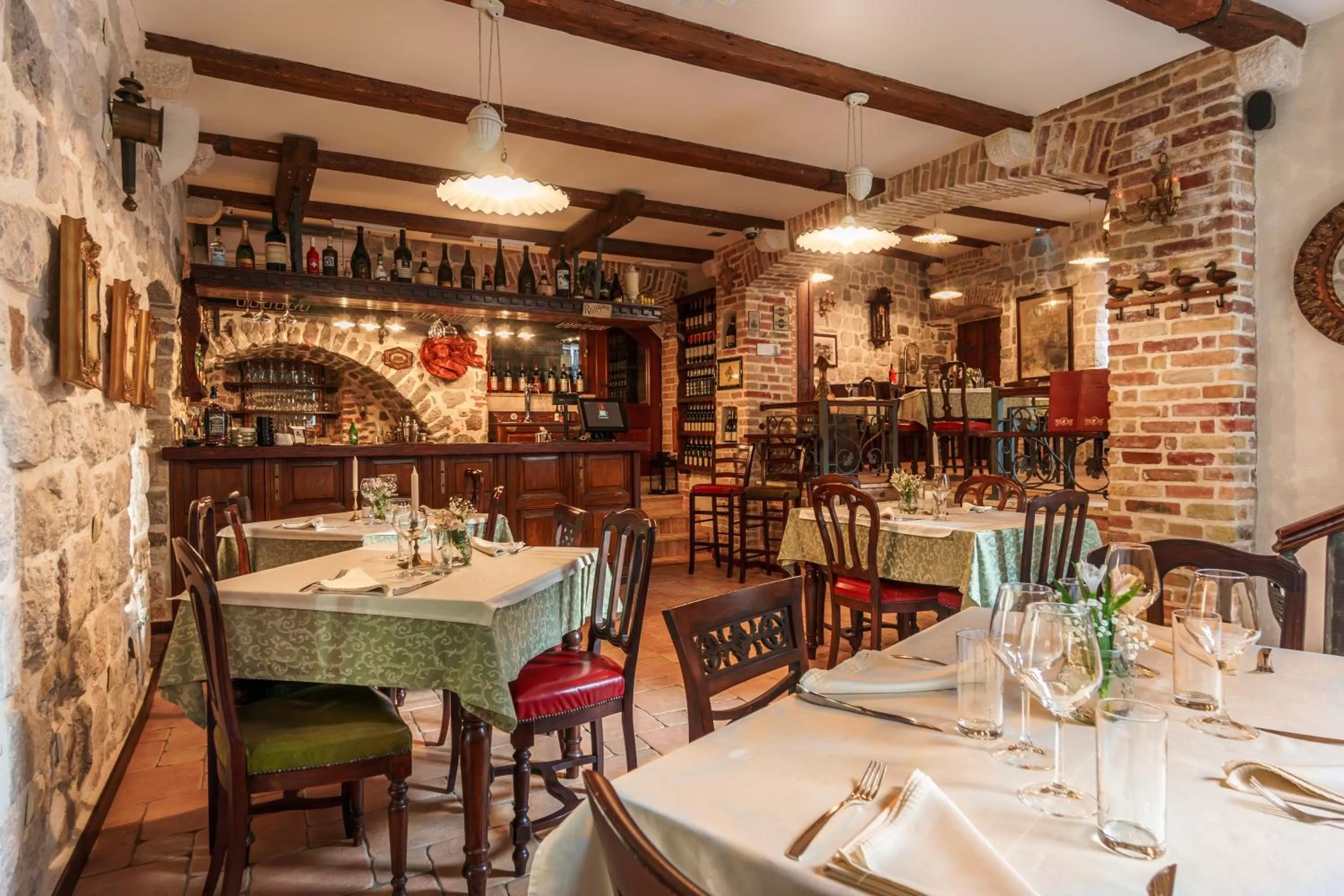 Restaurant/places to eat in Hotel Monte Cristo