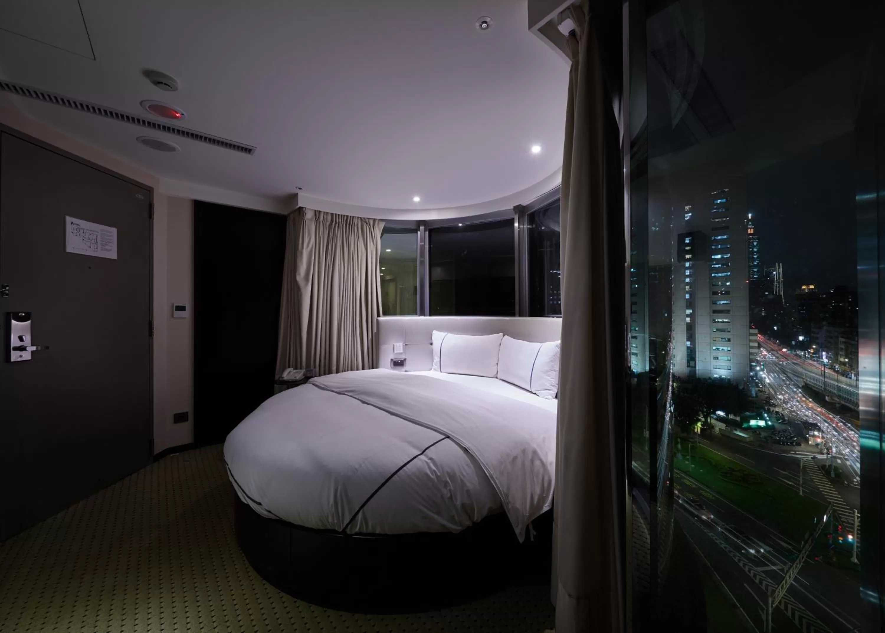 Bed in K Hotel Taipei Dunnan