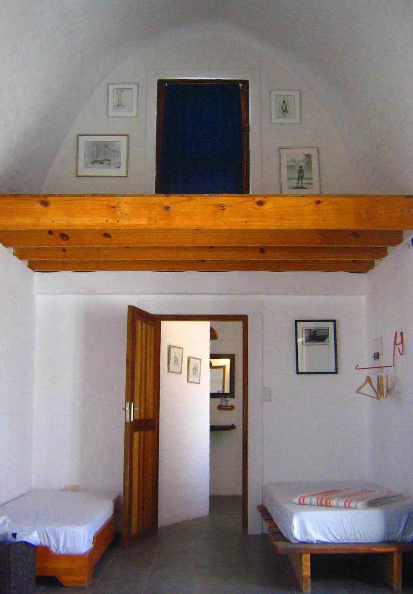 TV/Entertainment Center in Alternative Space B & B