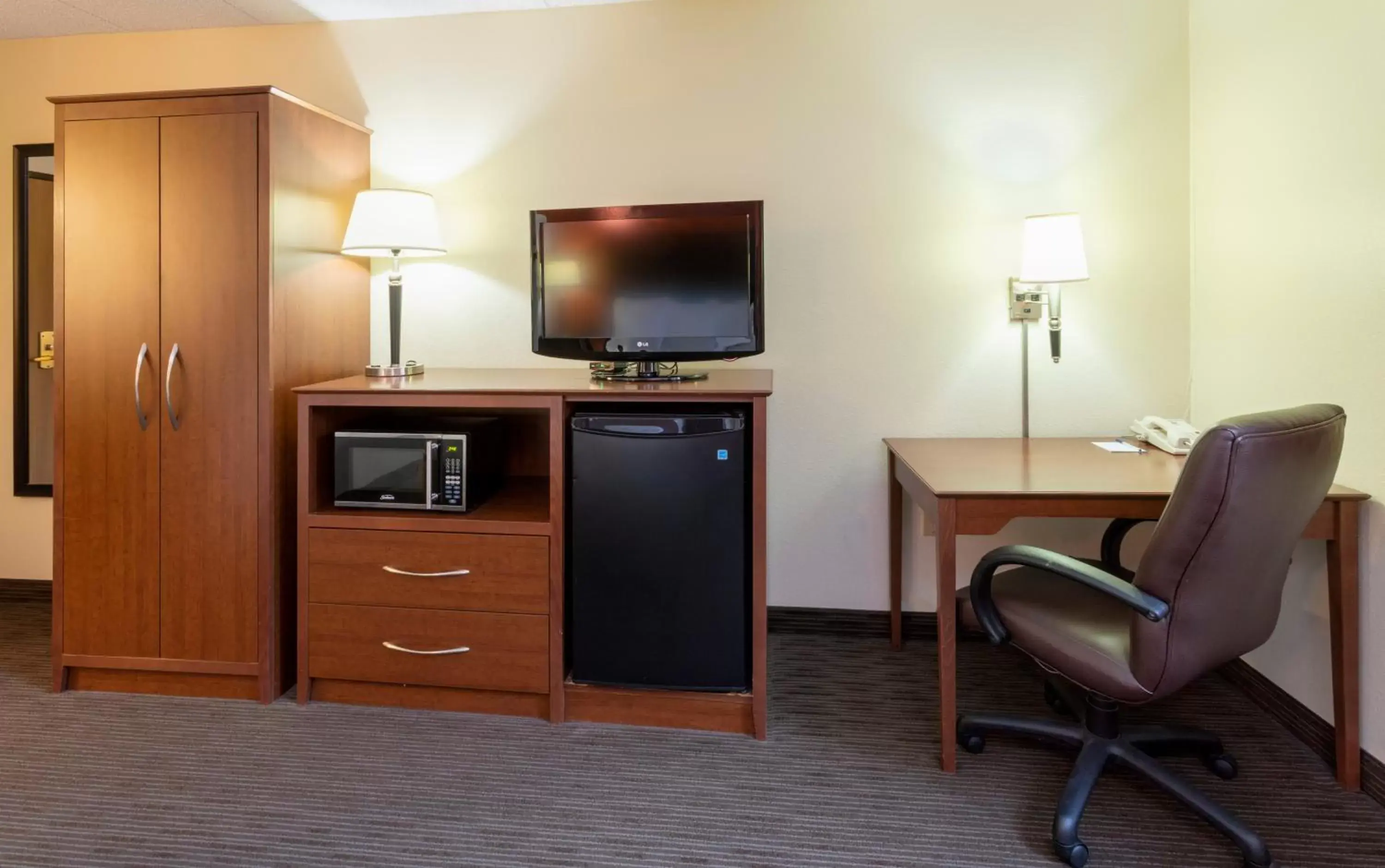 King Room - Non-Smoking in AmericInn by Wyndham Fergus Falls Conference Center King Room - Non-Smoking in AmericInn by Wyndham Fergus Falls Conference Center