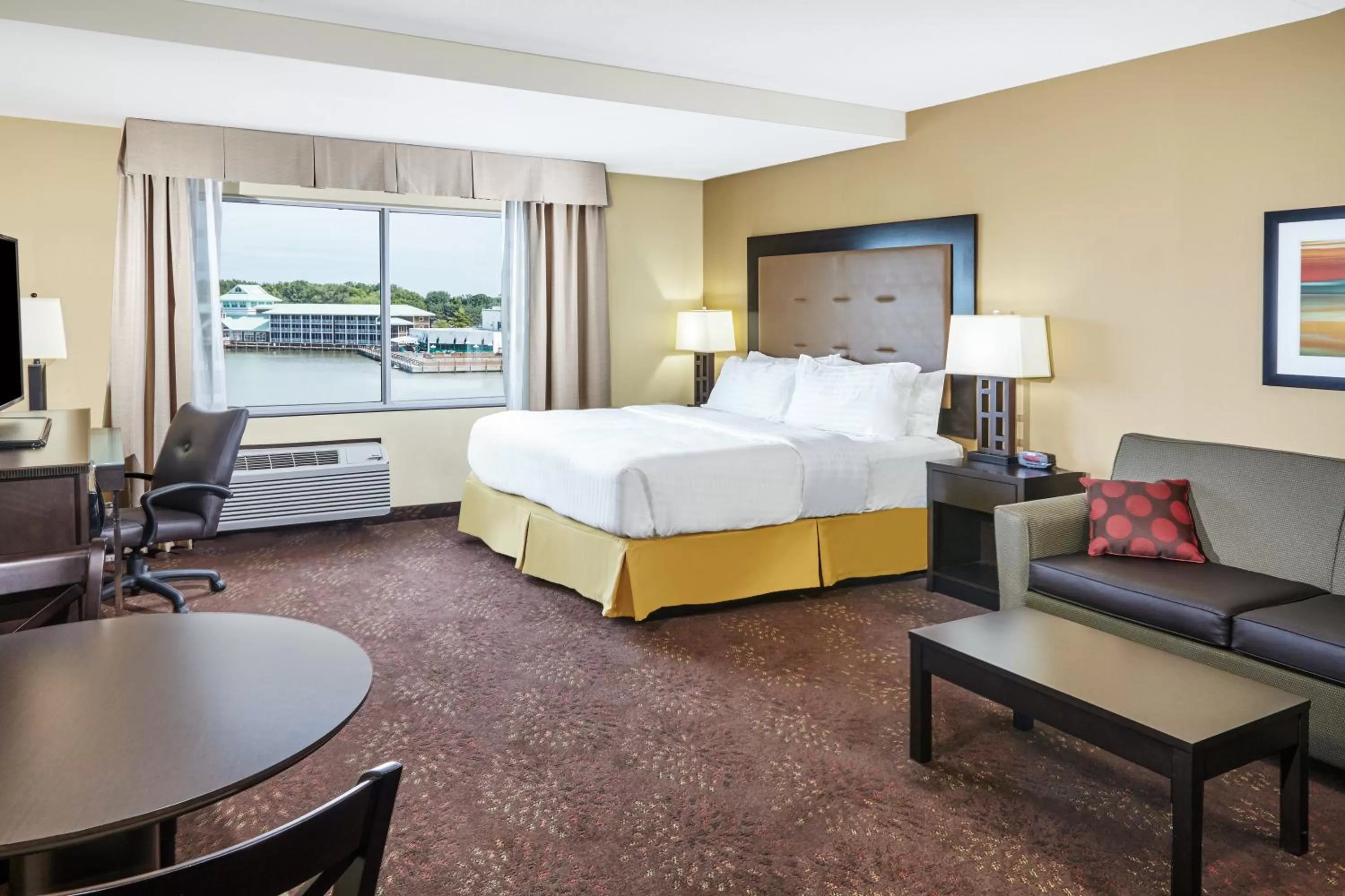 Photo of the whole room, Bed in Holiday Inn Express & Suites Sandusky by IHG