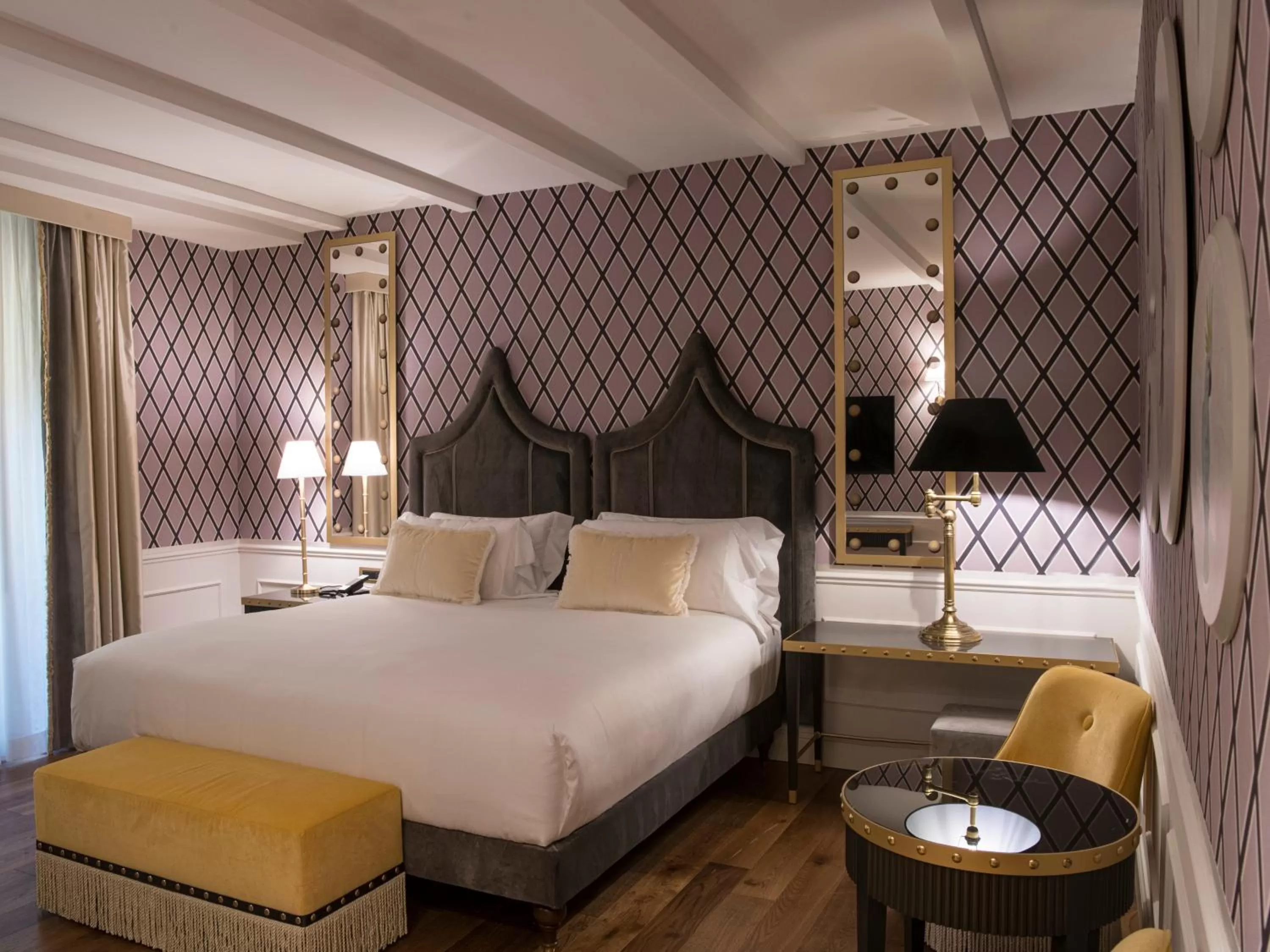 Photo of the whole room, Bed in IL Tornabuoni The Unbound Collection by Hyatt
