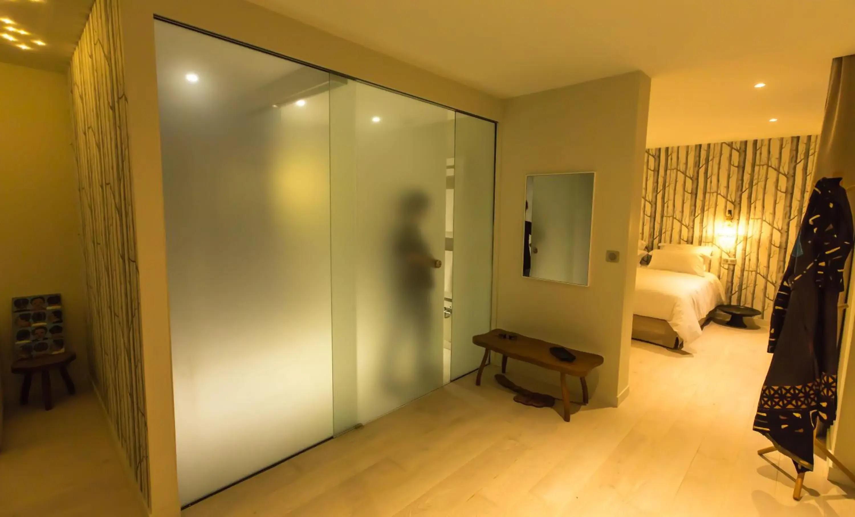 Suite - Disability Access in Eden Lodge Paris Suite - Disability Access in Eden Lodge Paris