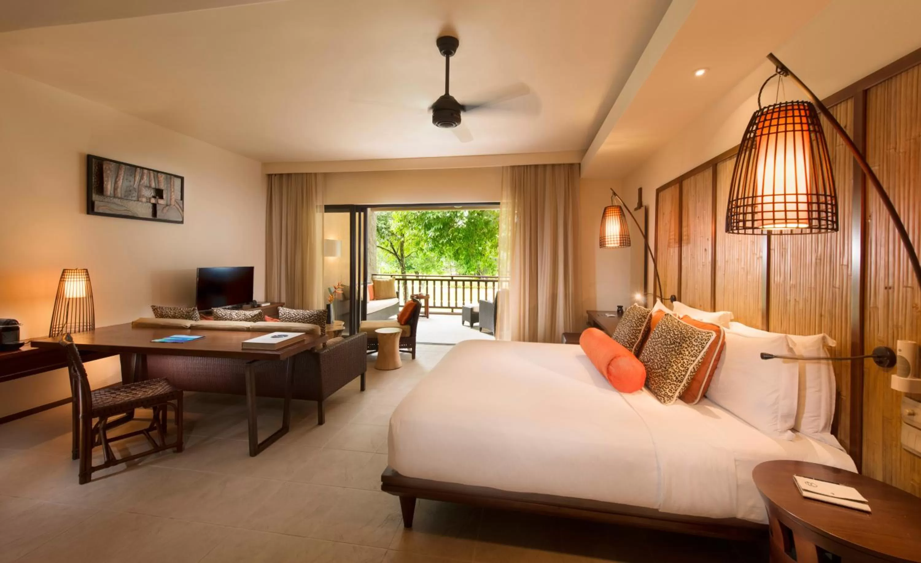 Photo of the whole room, Bed in Constance Ephelia