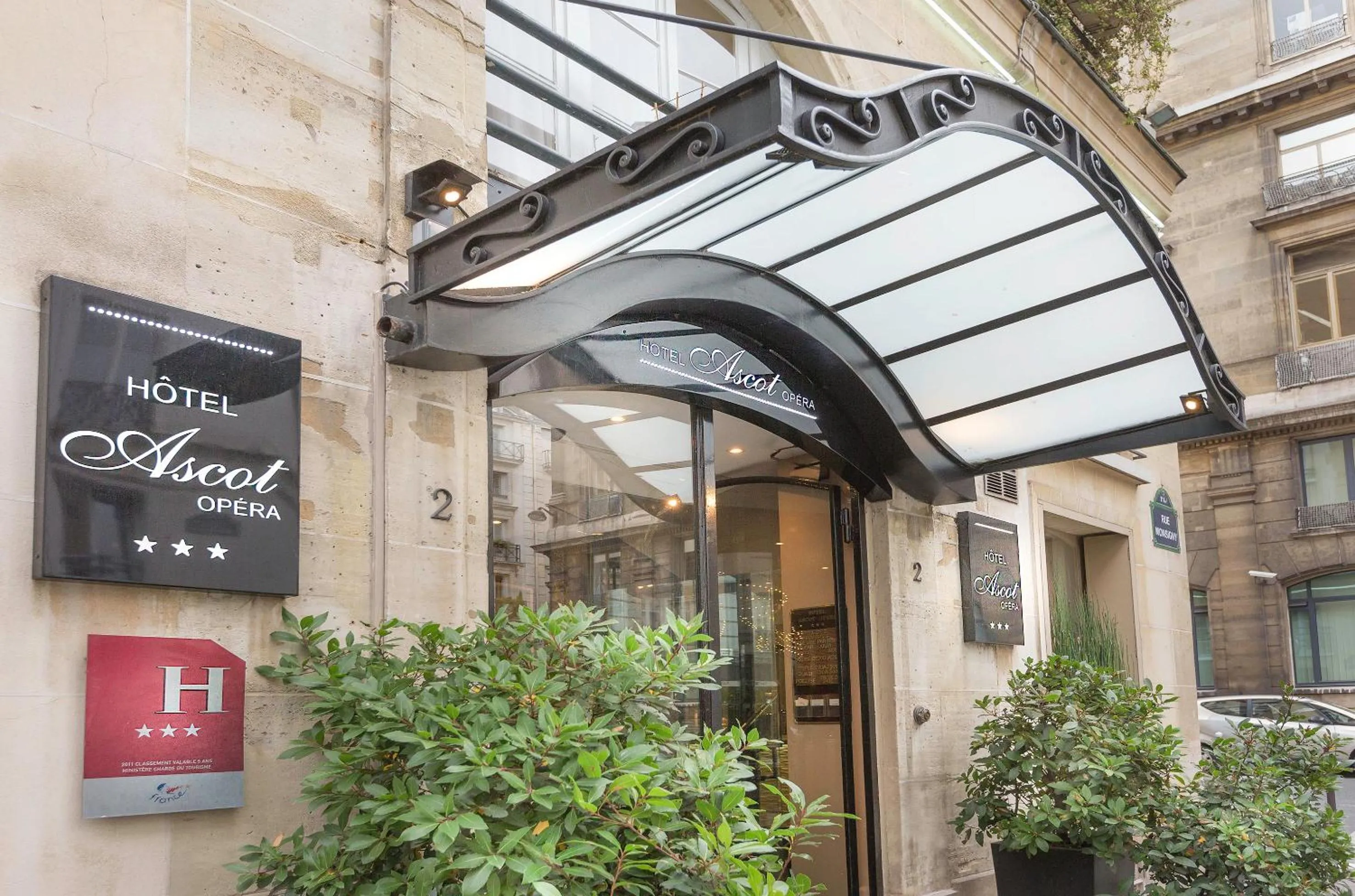 Facade/entrance in Hotel Ascot Opera