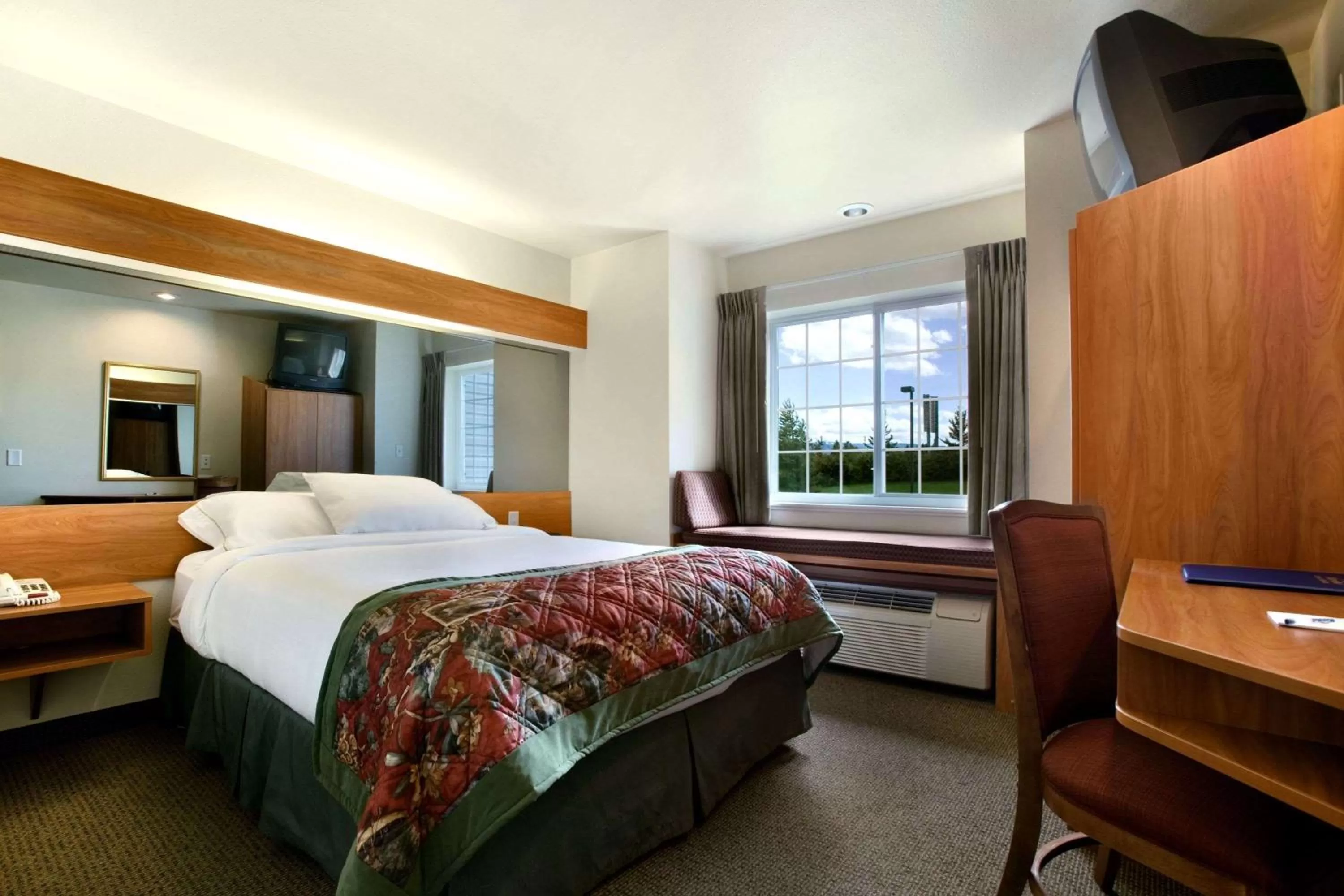 Photo of the whole room, Bed in Microtel Inn & Suites by Wyndham Bozeman