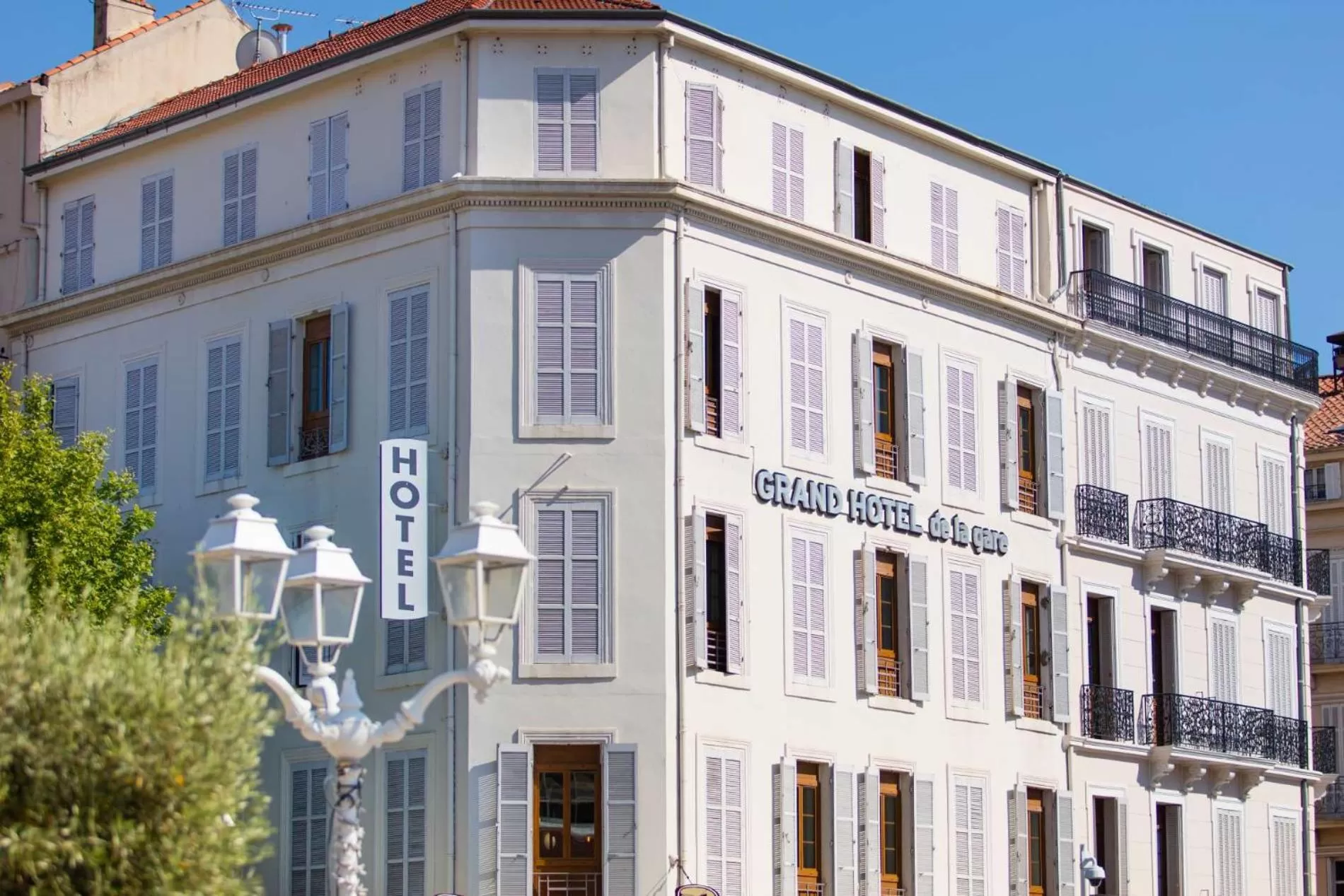 Facade/entrance in Grand Hôtel de la Gare Toulon - Boutique Hôtel