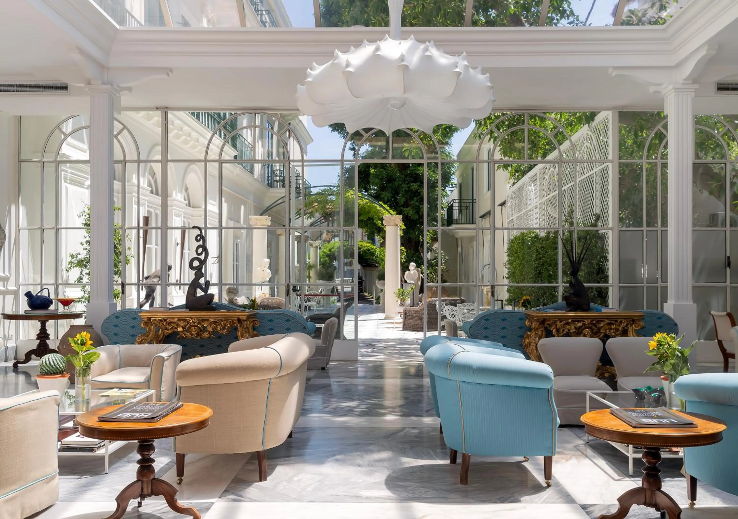 Communal lounge/ TV room in Bellevue Syrene