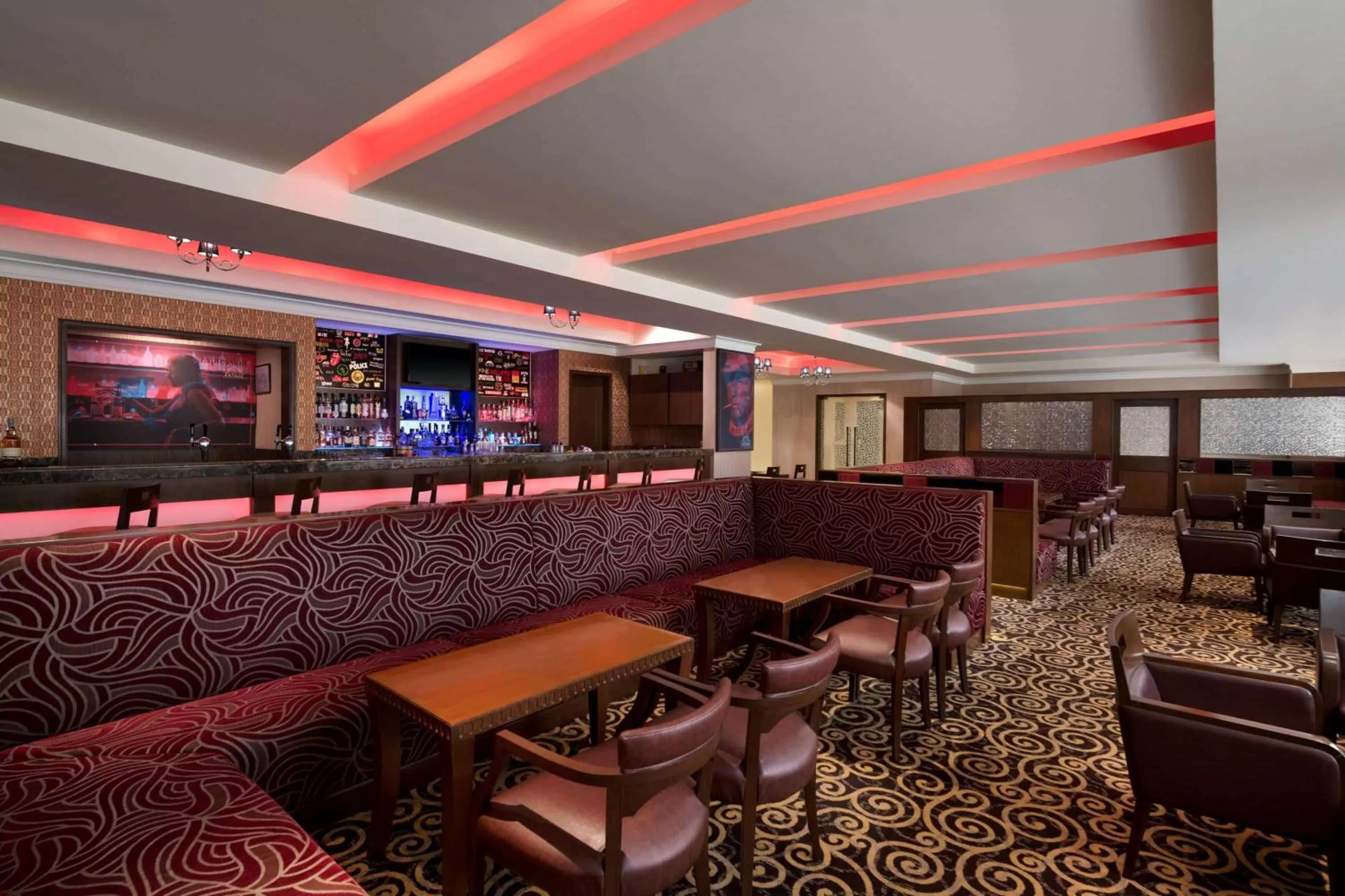 Lounge or bar in Ramada Plaza Chennai