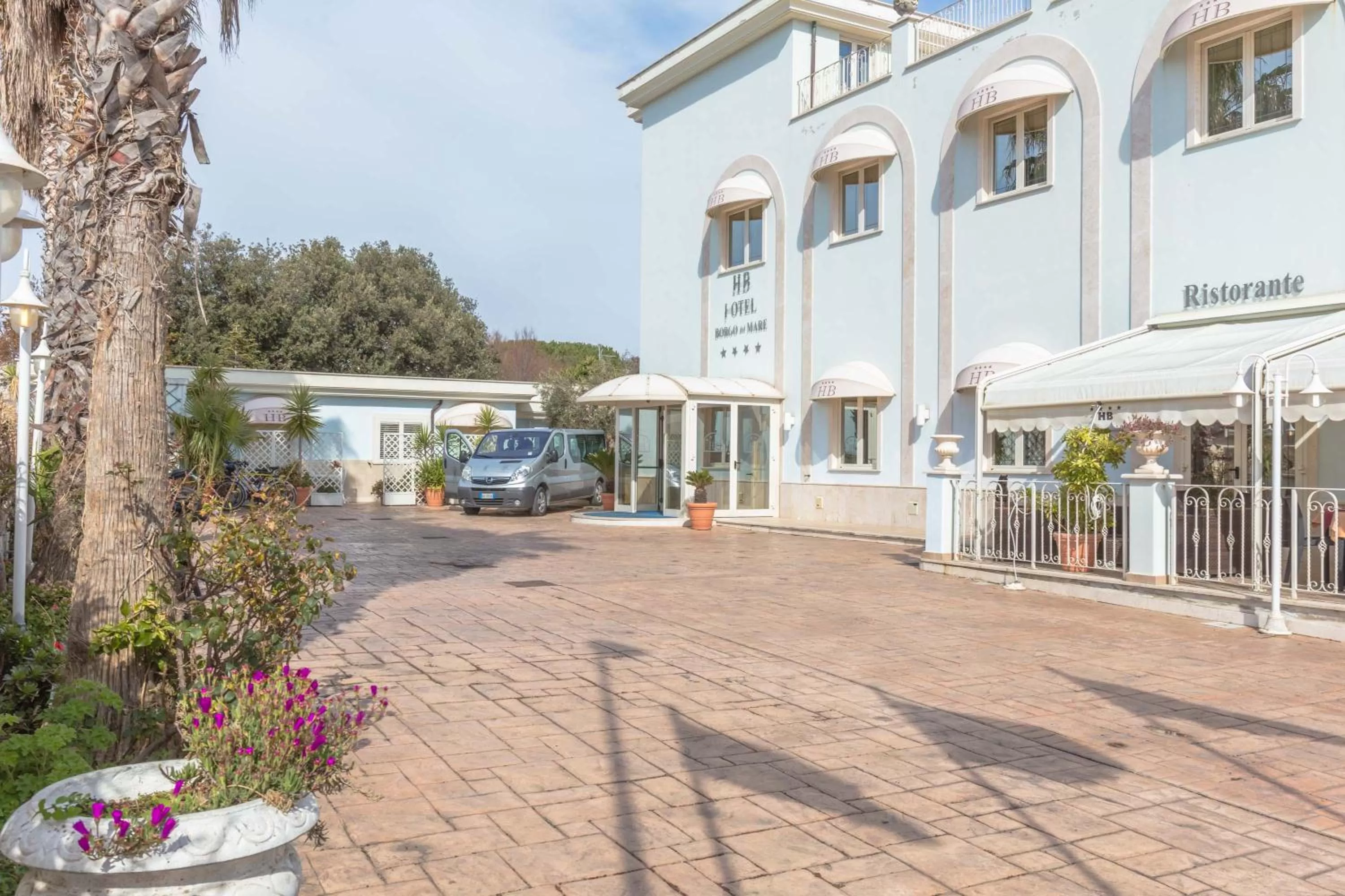 Parking in Hotel Borgo Del Mare