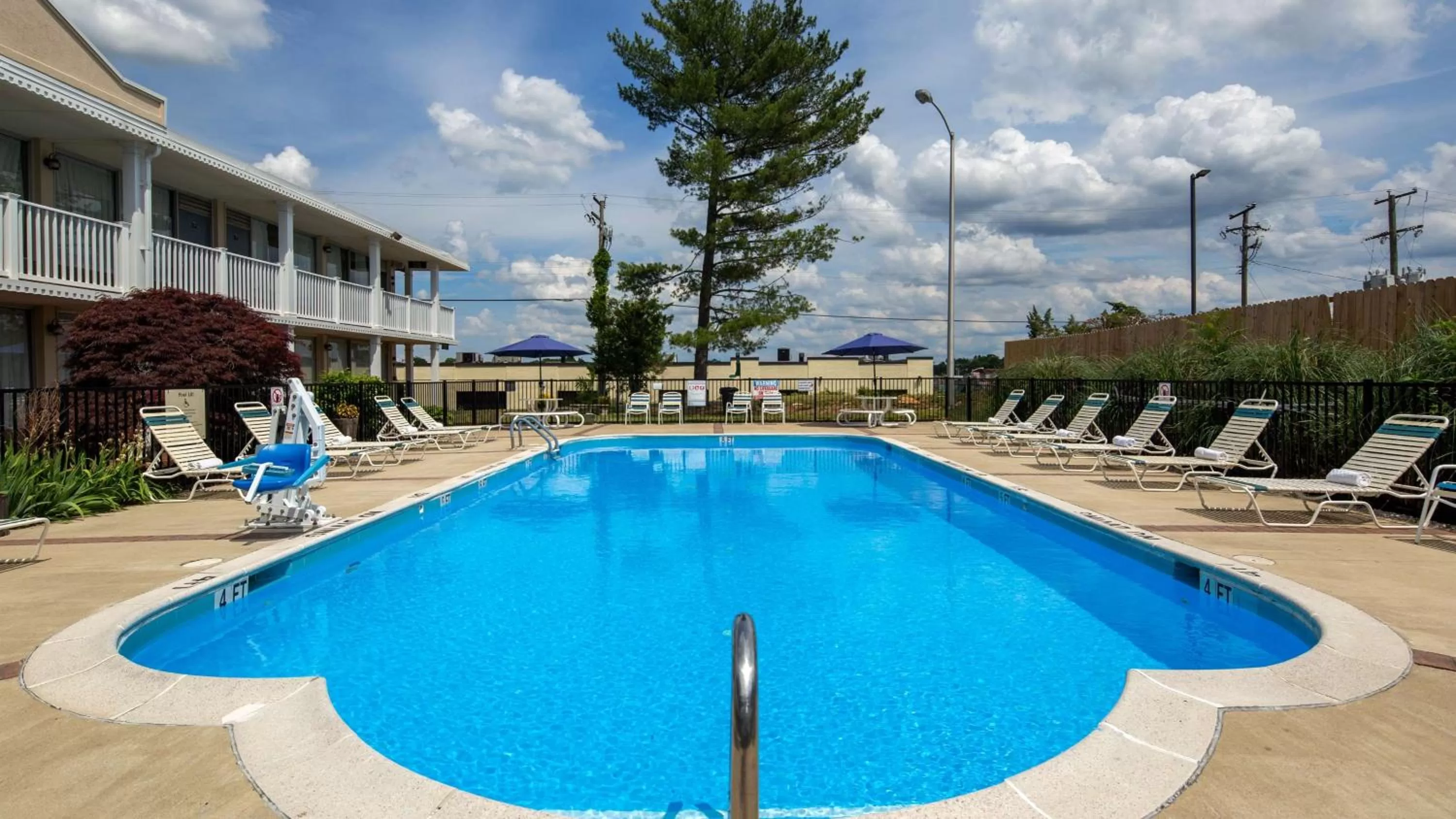 Property building in Best Western Fredericksburg