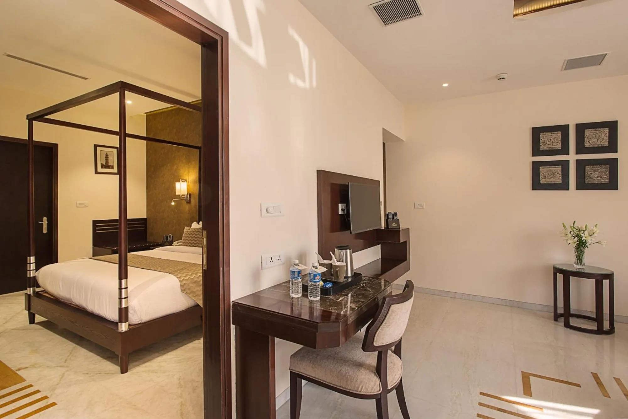 Living room, Bed in KK Royal Hotel & Convention Centre