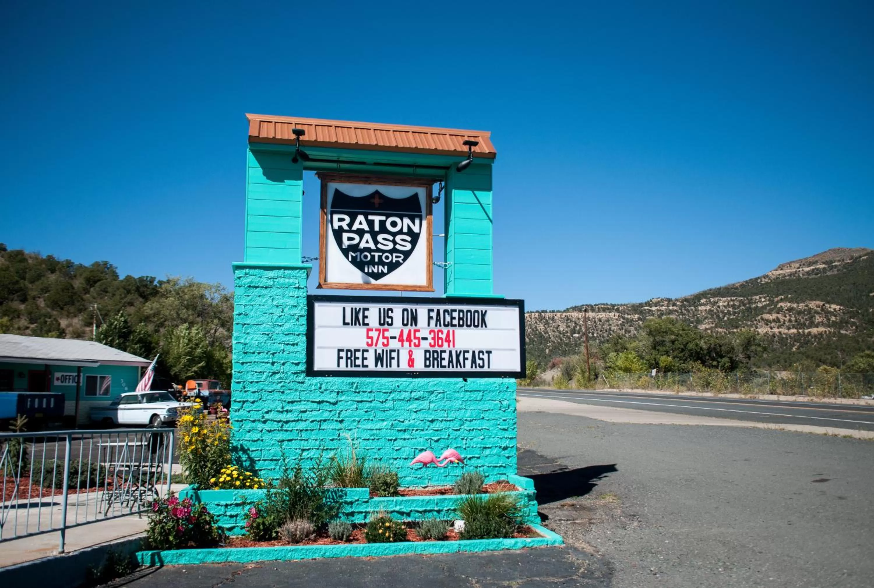 Day in Raton Pass Motor Inn