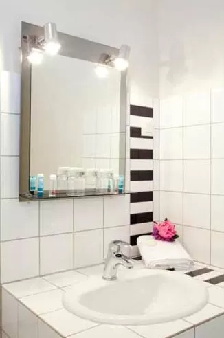 Bathroom in Hotel Le Toeno