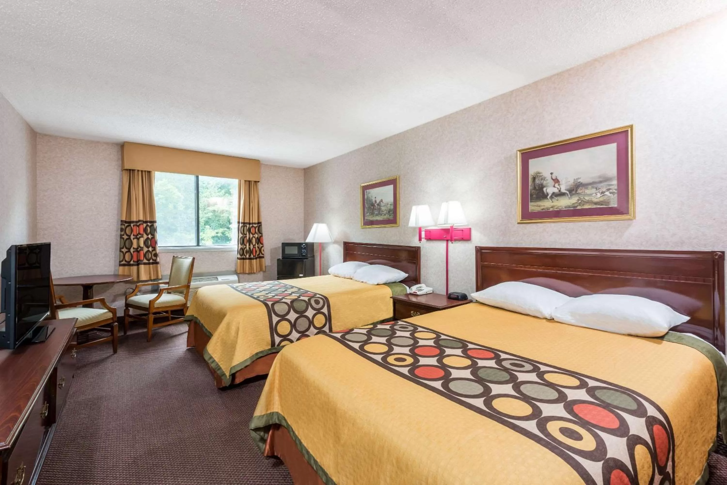 Photo of the whole room in Super 8 by Wyndham Hancock MD