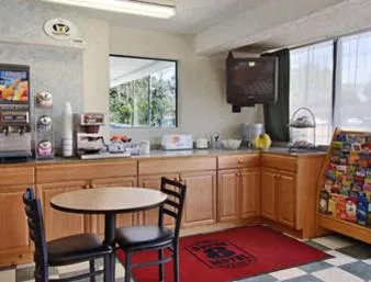 Dining area in Americas Best Value Inn Tucker