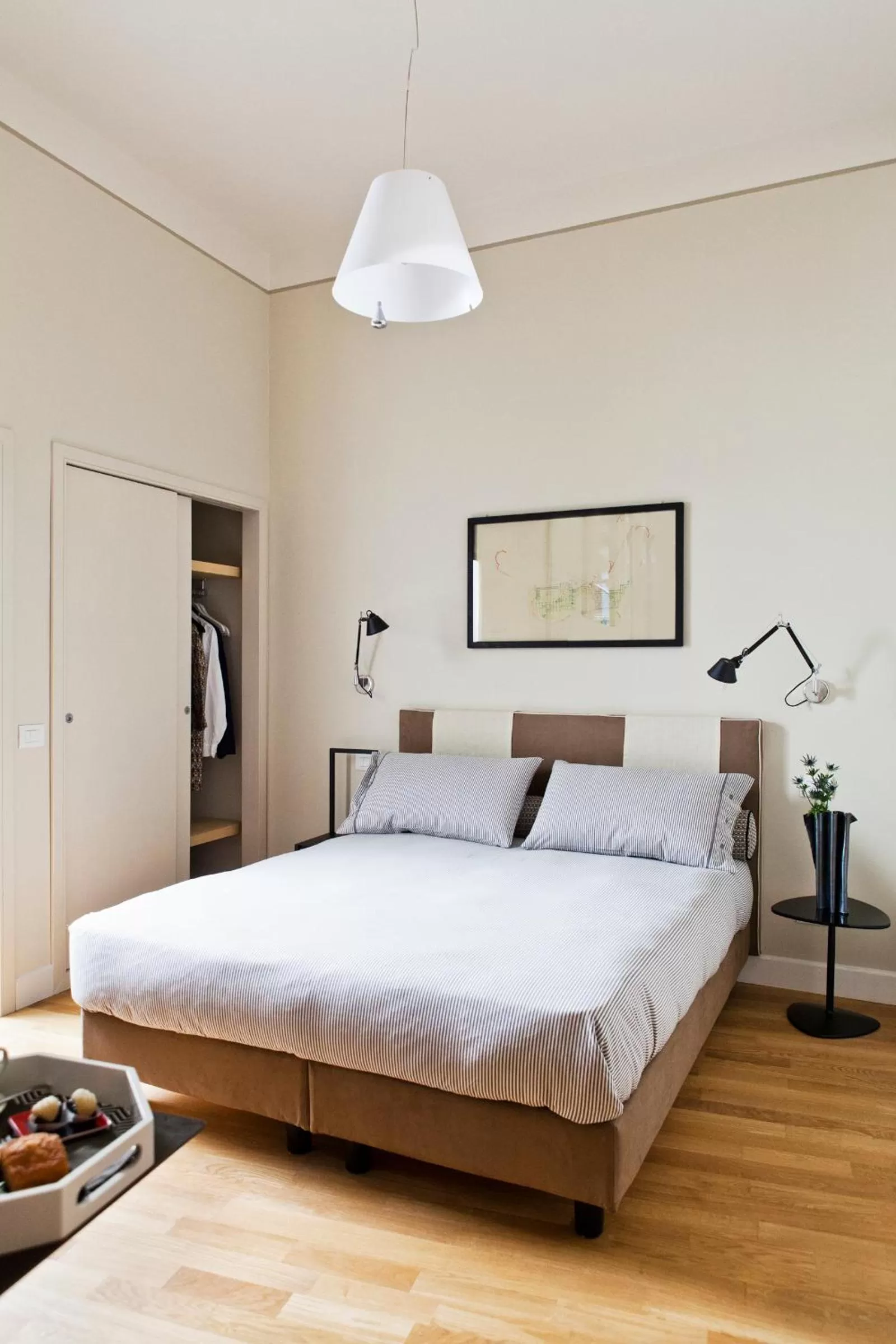 Photo of the whole room, Bed in MyNavona